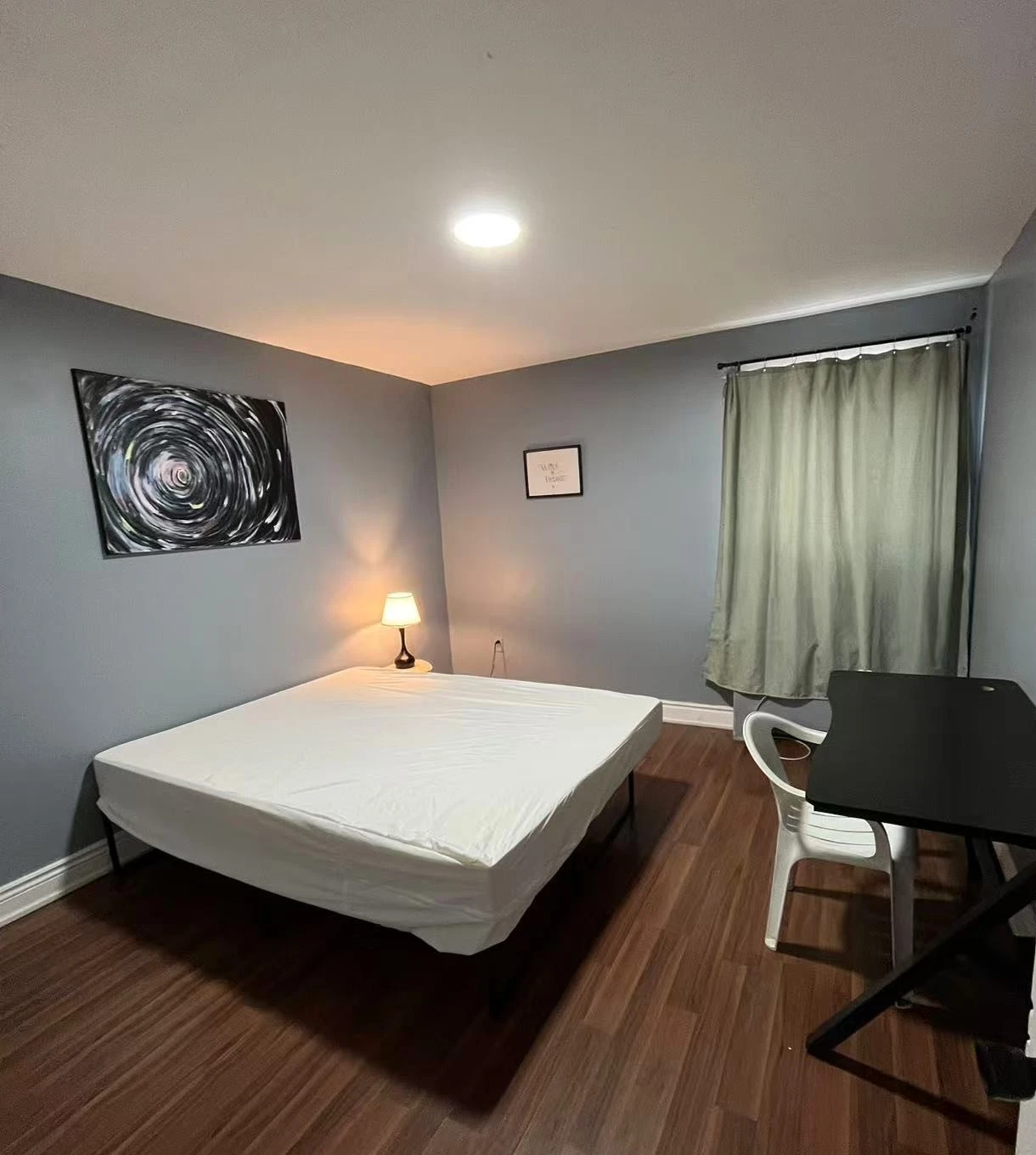 3 Bed 2nd FL Apartment in  Victoria  Park / St. Clair - photo 2