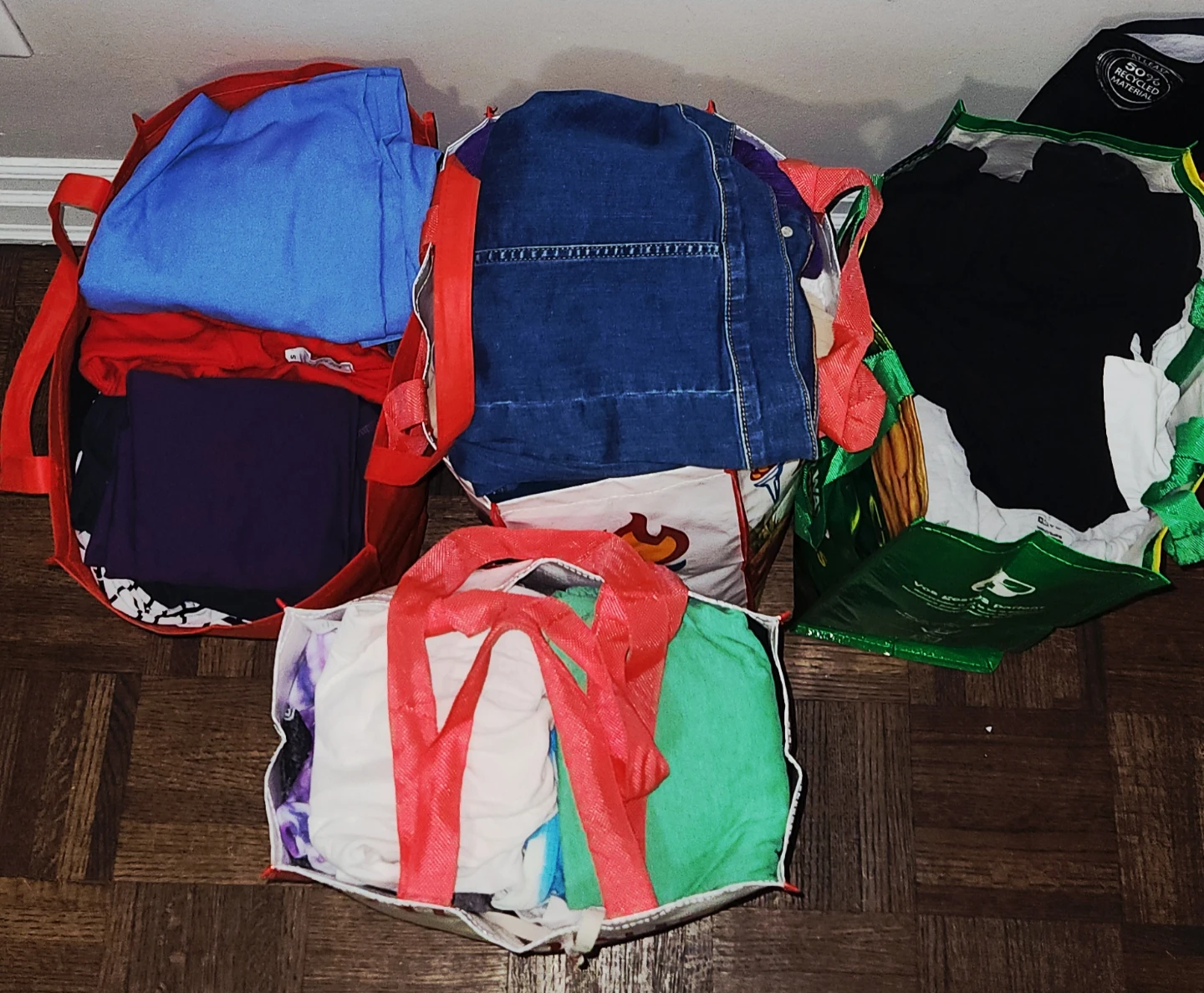 4 bags of women's clothes (60+ clothes)  🏈