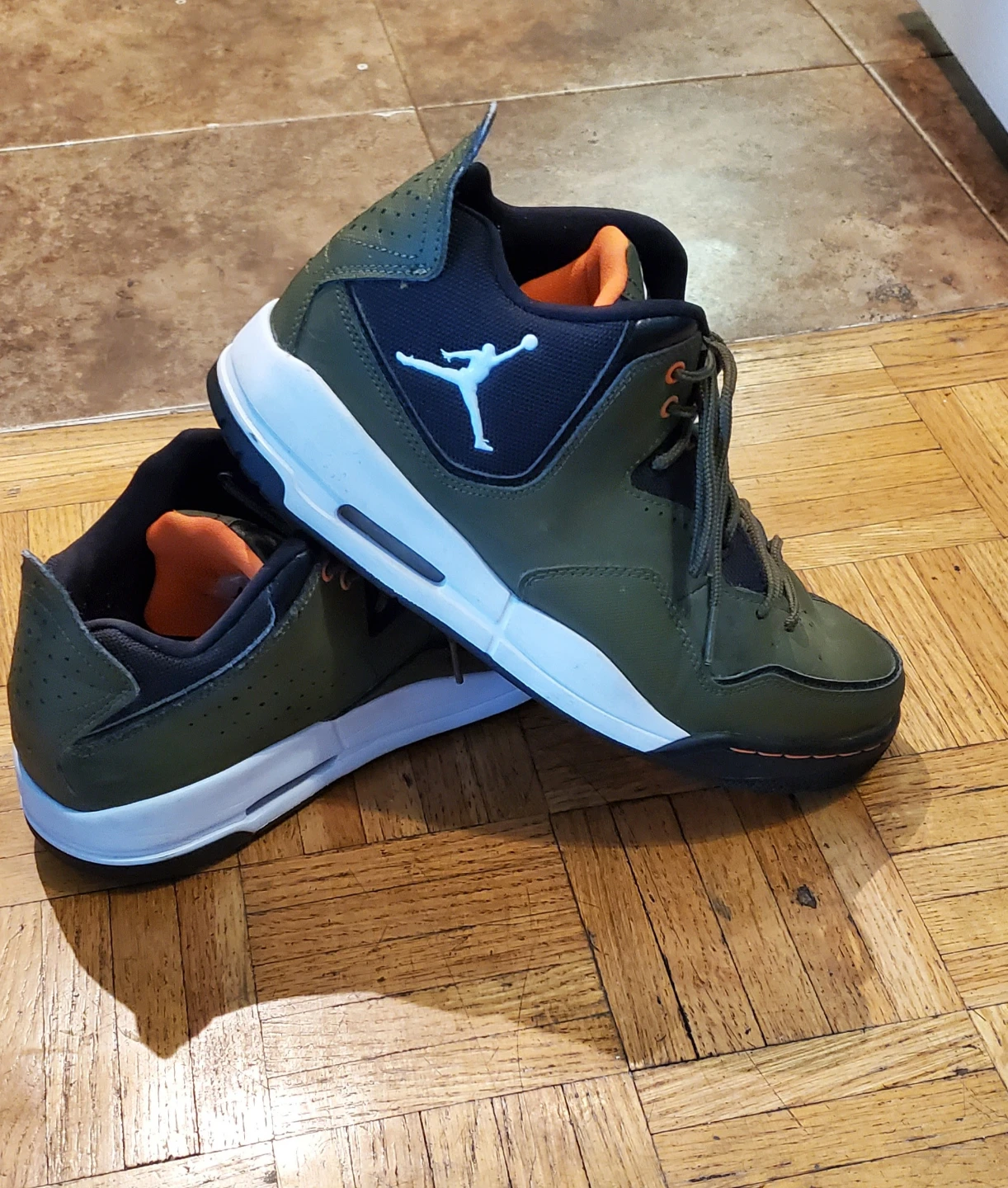 Men's Jordan Sneakers Shoes  Size 9.5