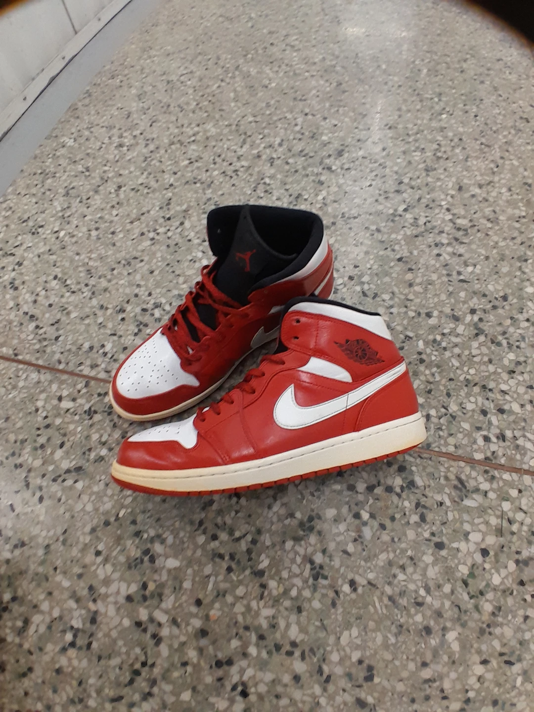 Air Jordan 1 Mid Red White Sneakers Men's Size 11 - photo 3