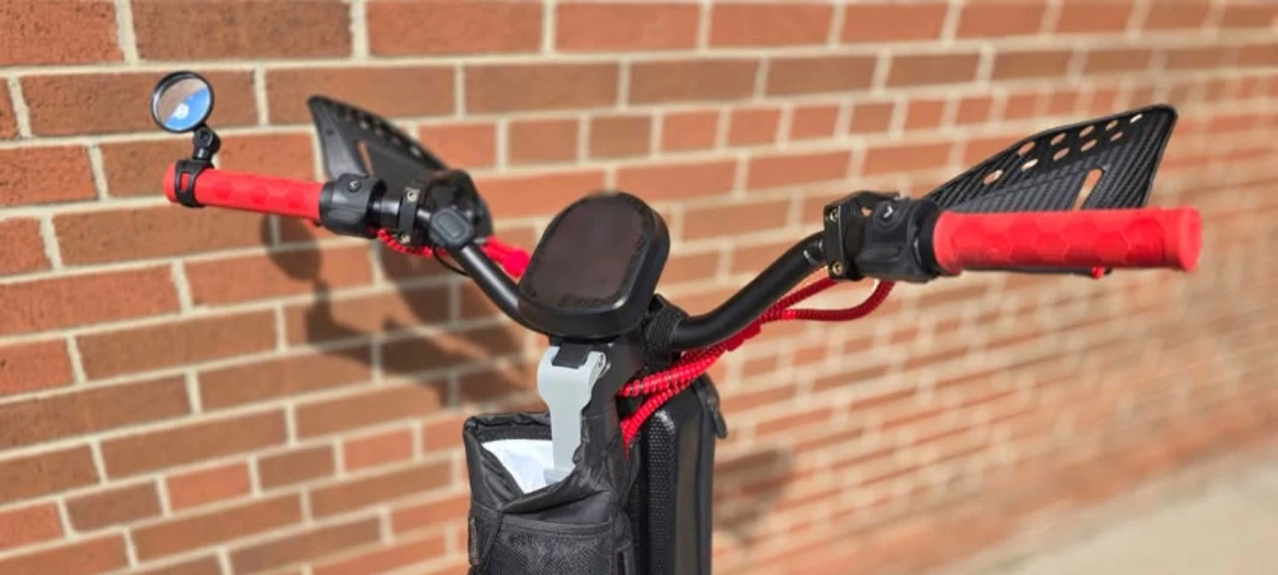 Apollo phantom V4 scooter. Low kms great condition - photo 4