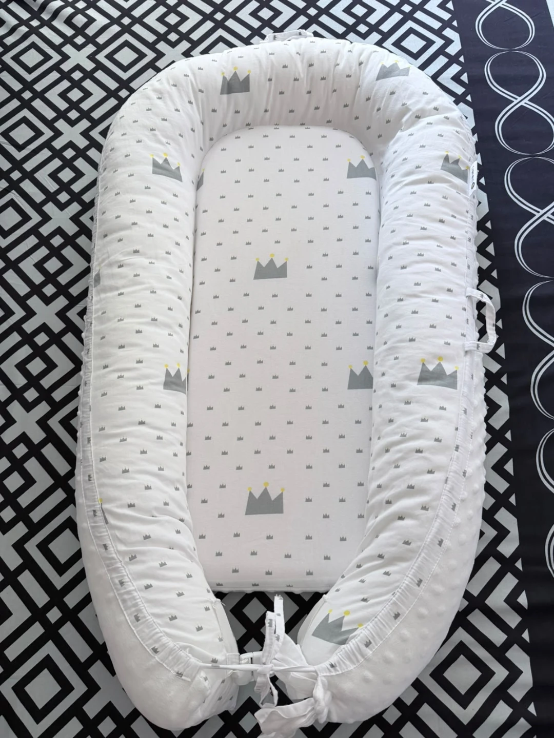 Little Manta Portable Baby Lounger Nest