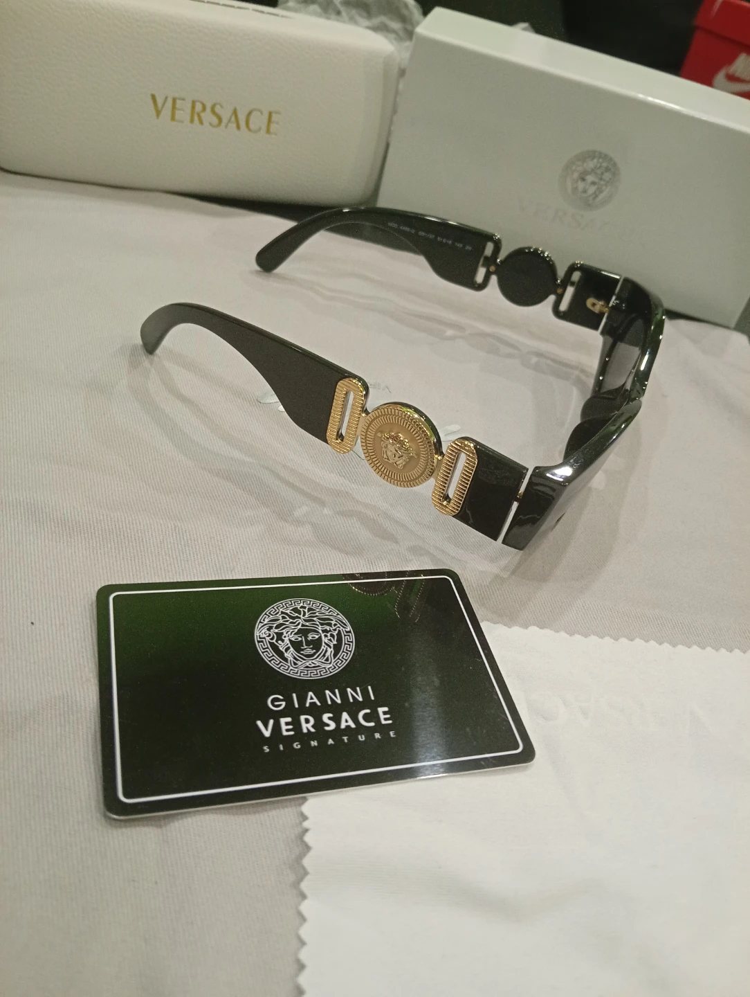 Versace Black Sunglasses unisex - photo 4