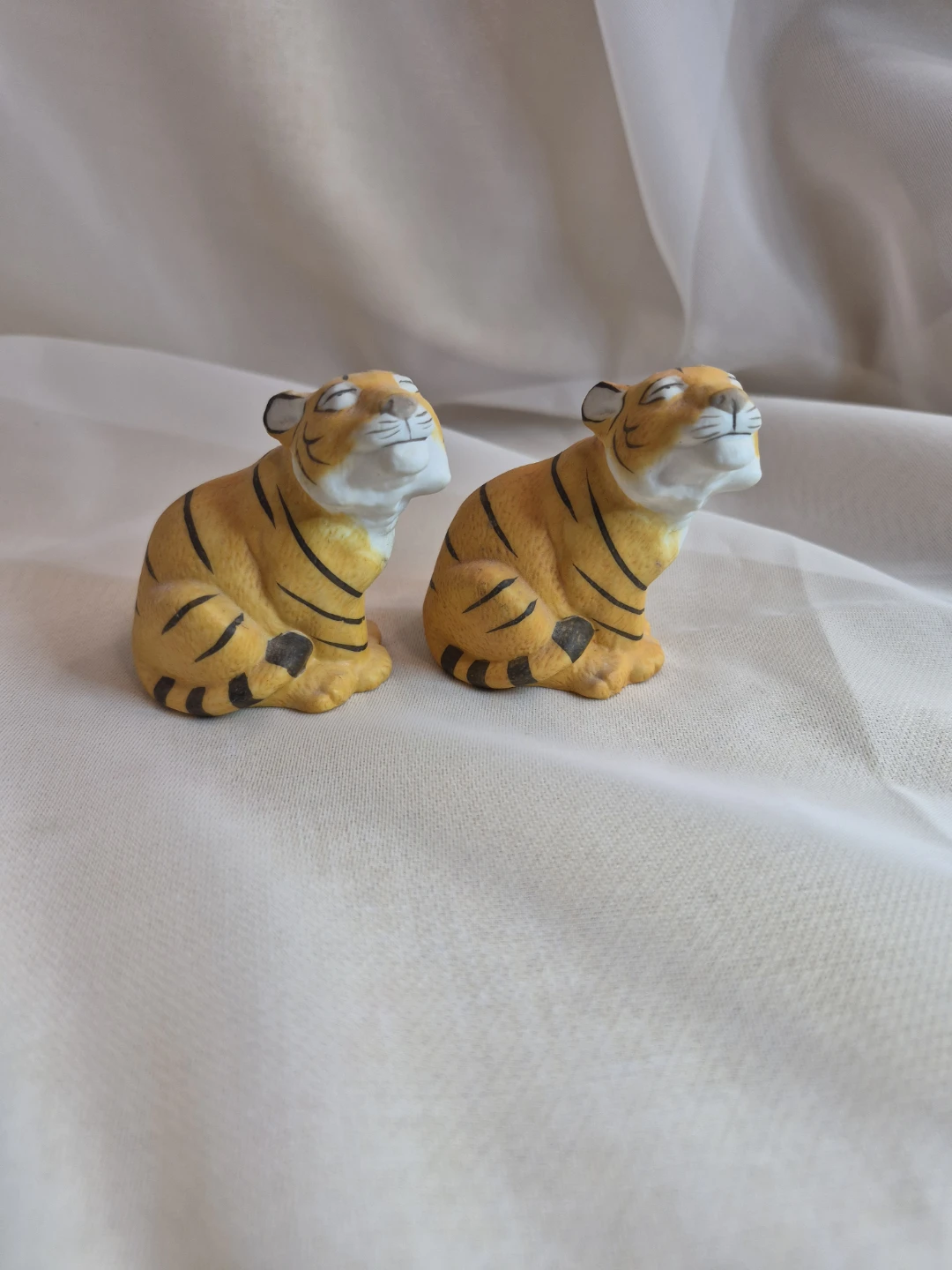 So Cute Porcelain Tigar Salt and Pepper Shaker Set