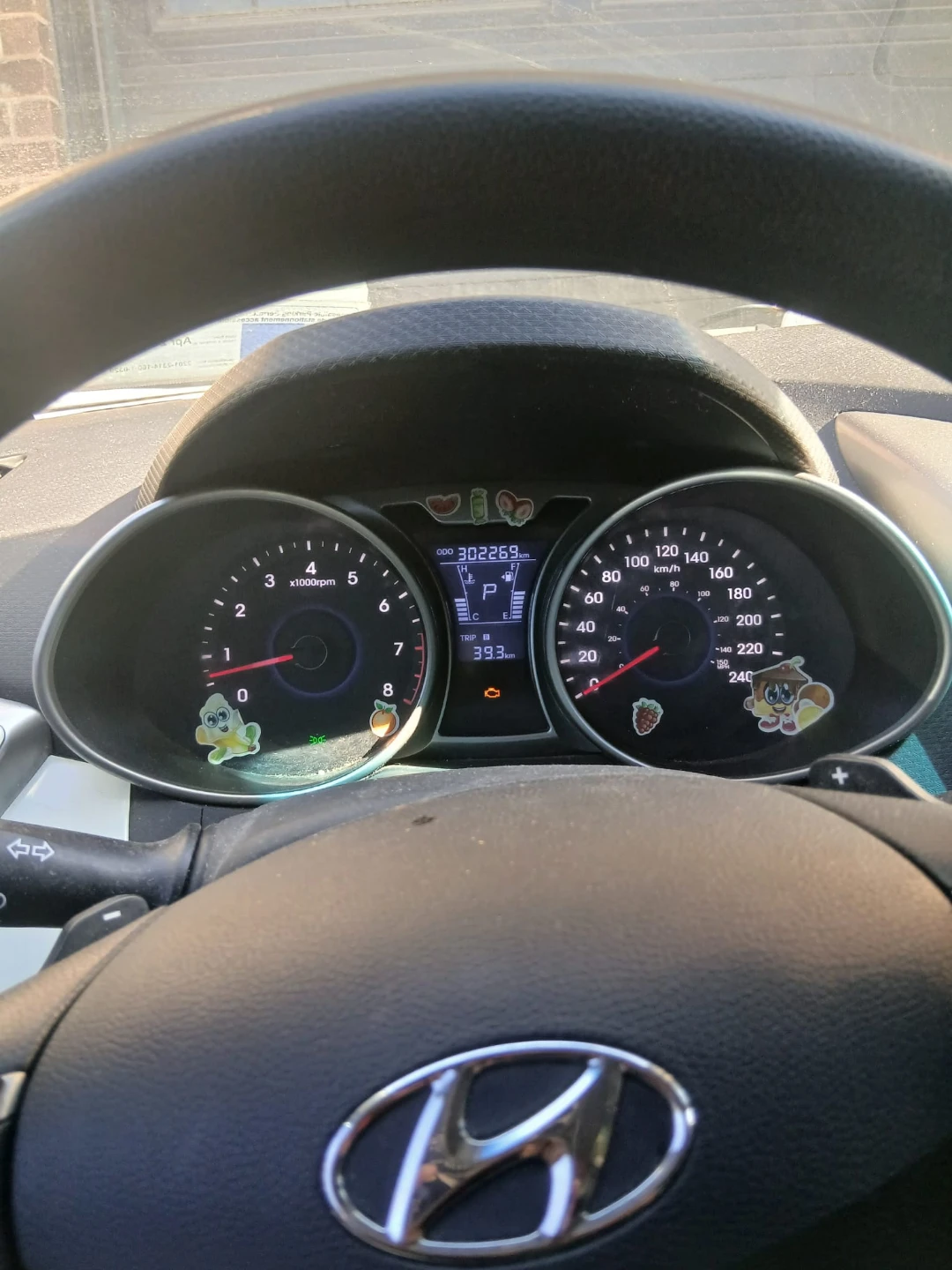 White Hyundai Veloster - photo 2