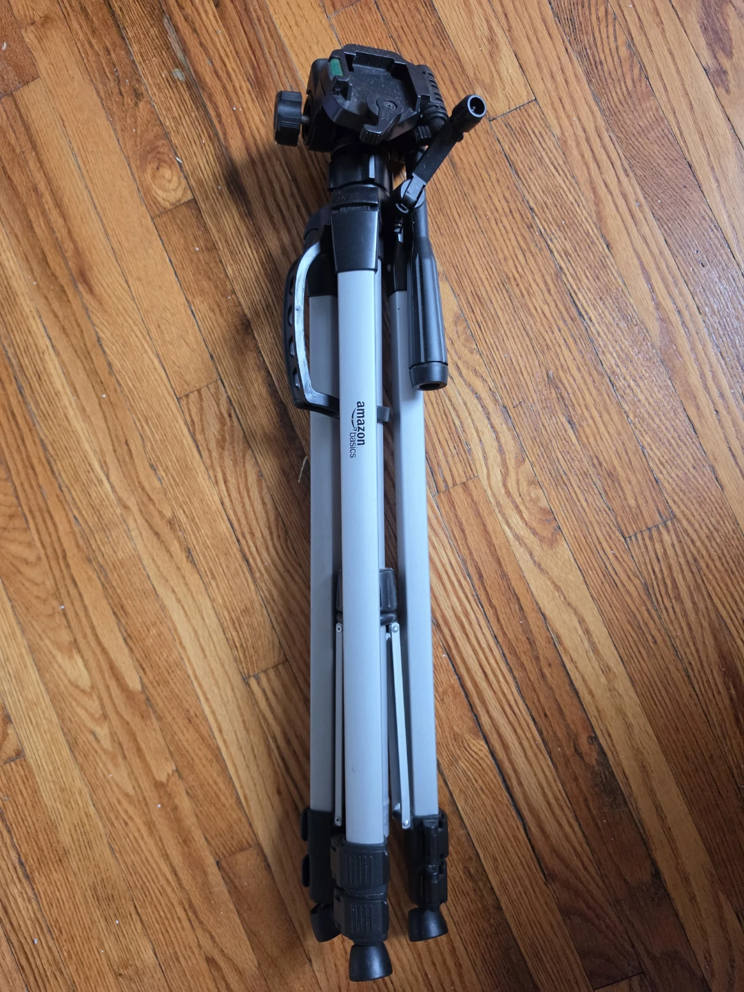 Amazon Basics Tripod 🏈