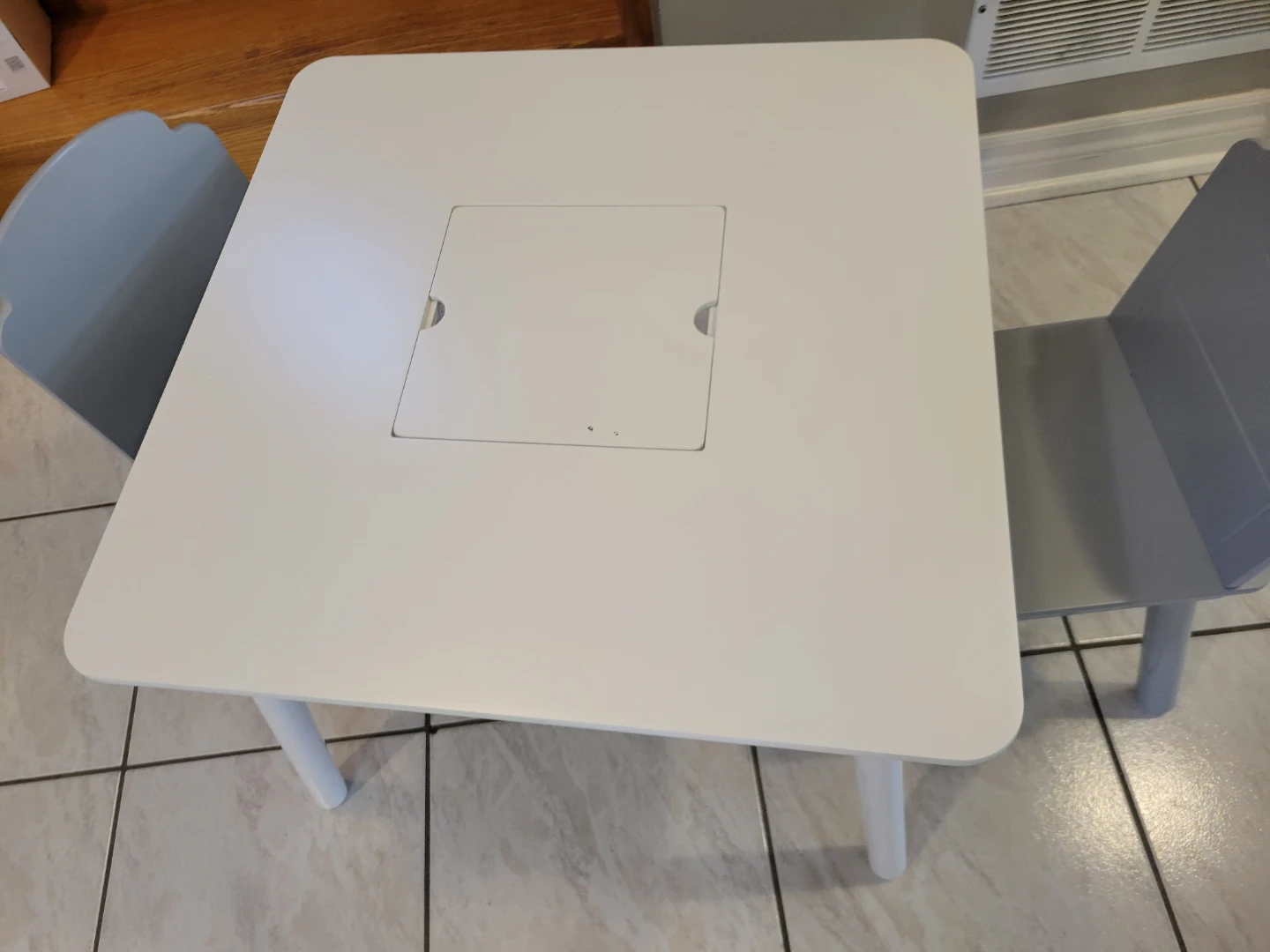 Child's table and 2 chairs brand new - photo 4