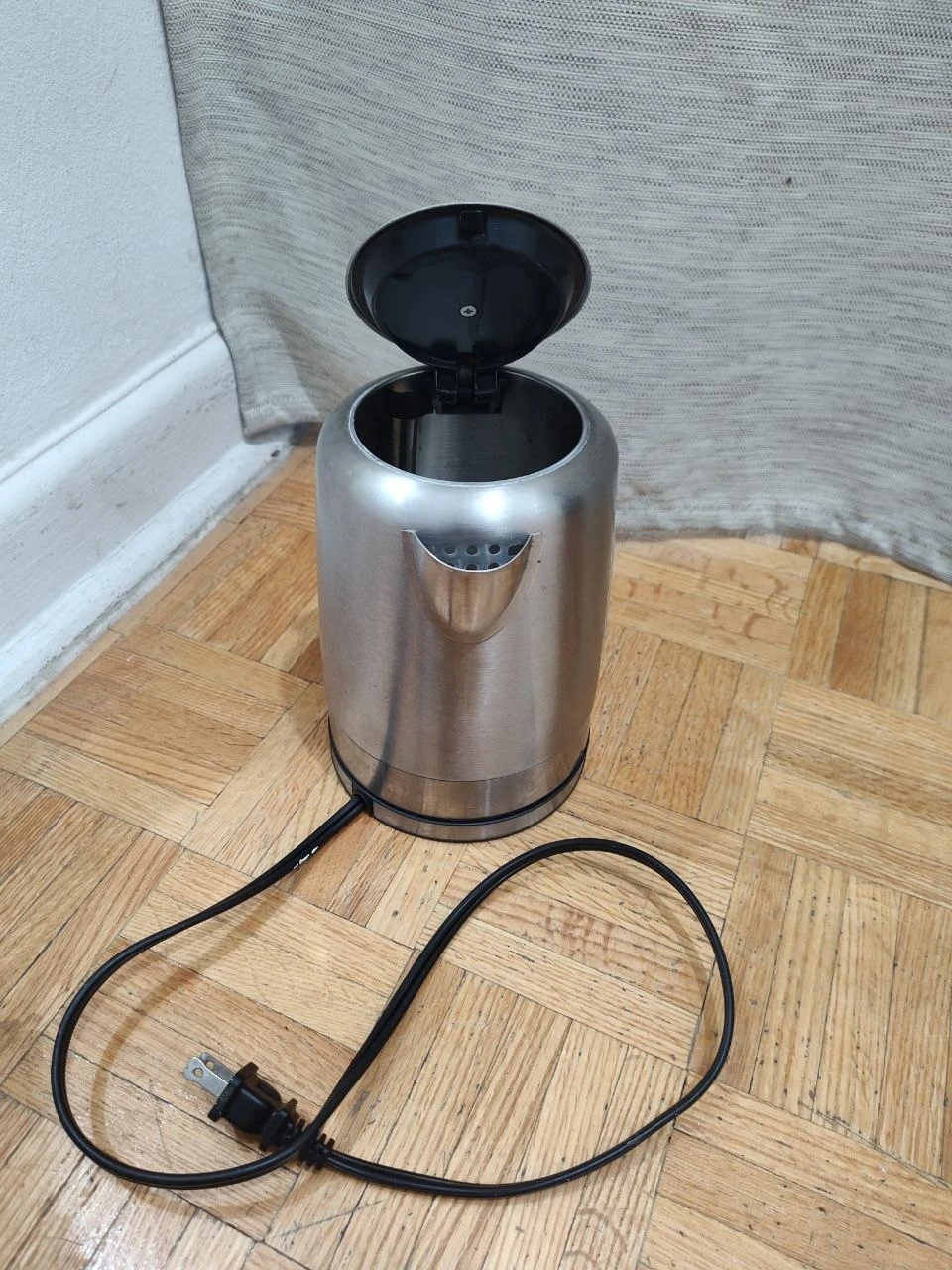 Amazon Basics 1.0L (1.1-Qt) Stainless Steel Electric Kettle - photo 3