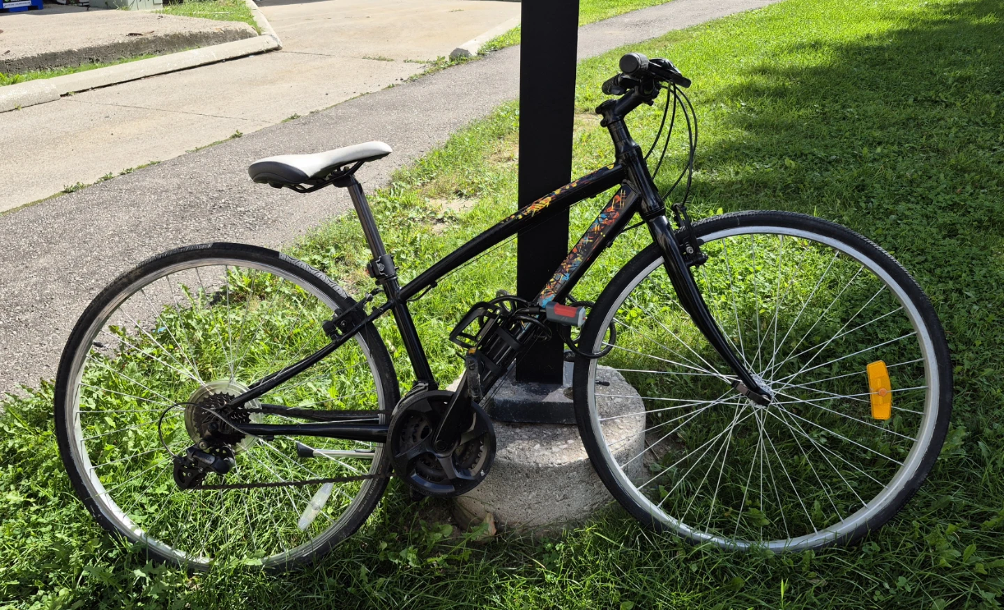 Bicycle with Helmet and Air Pump - photo 2