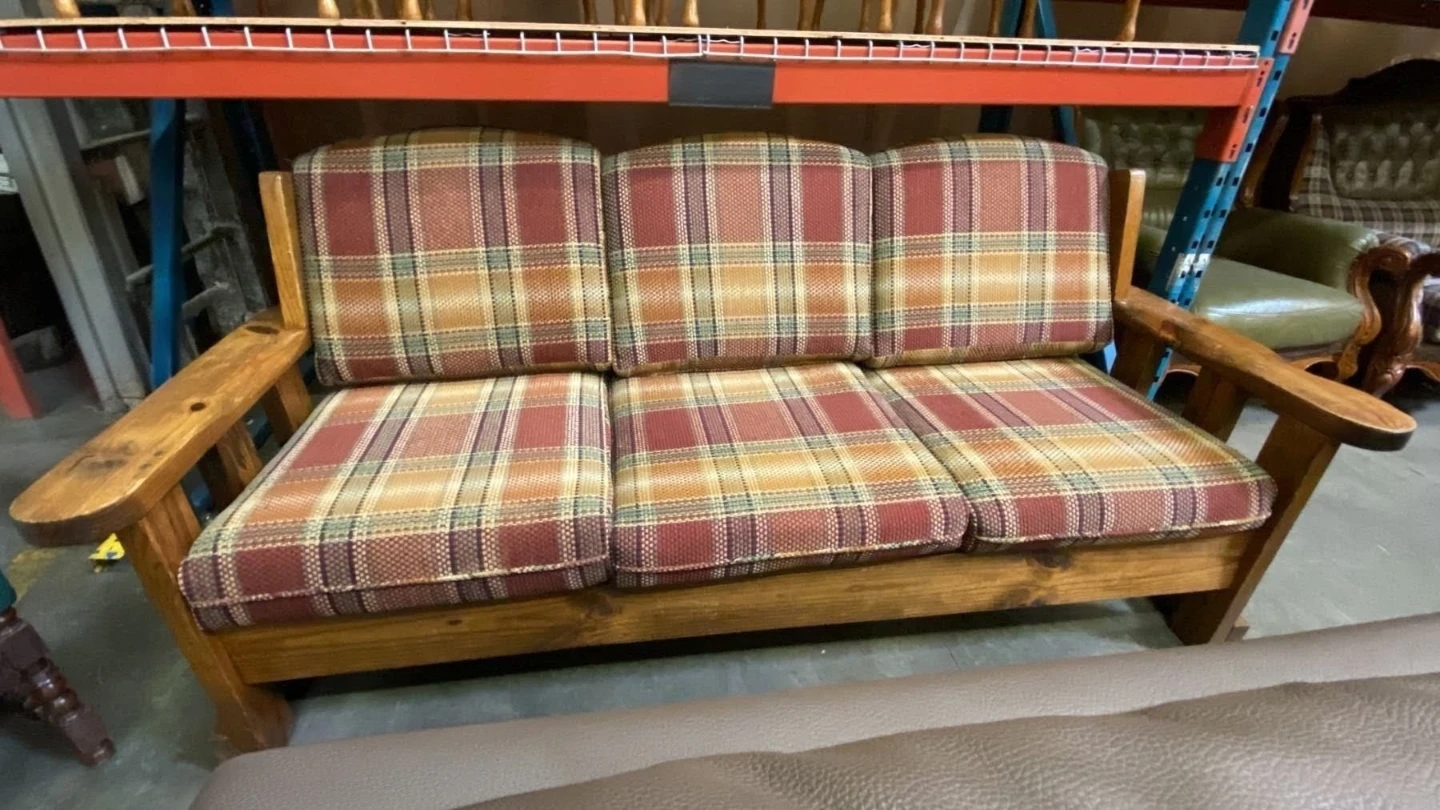 Vintage Rustic Pine Settee / 3-Seat Couch – Cottage, Cabin Style - photo 4