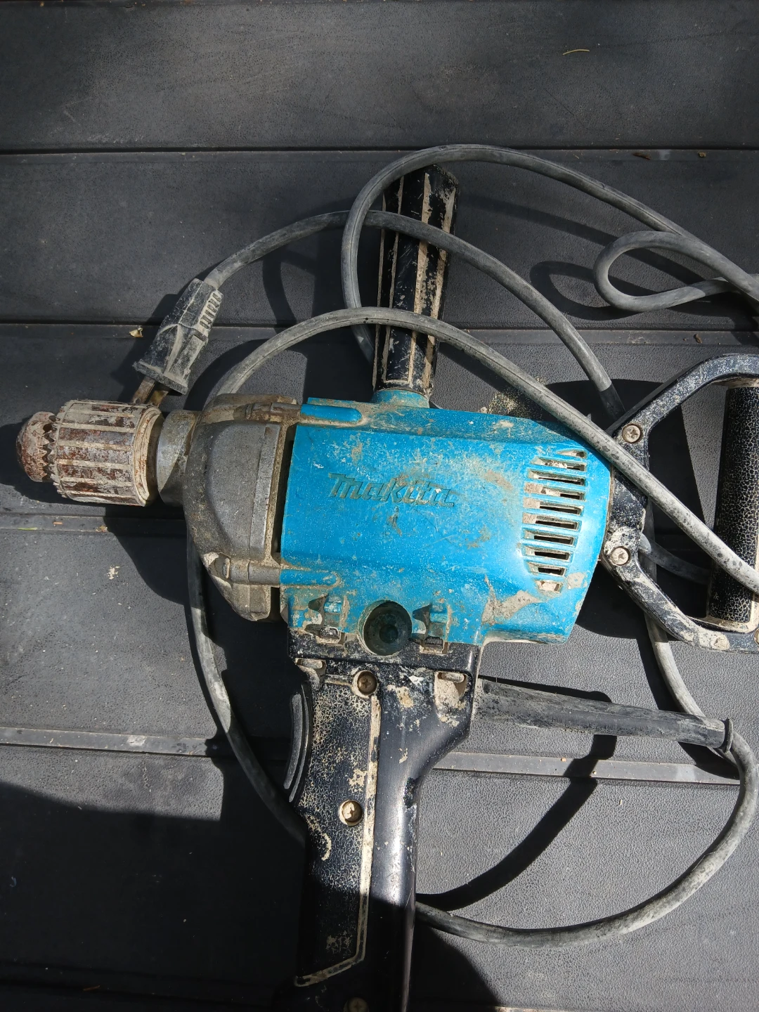 Makita Mixing Drill with Two Mixing Paddles
