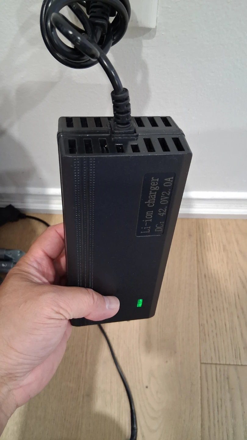 42V for 36V Lithium battery charger ebike escooter - photo 5