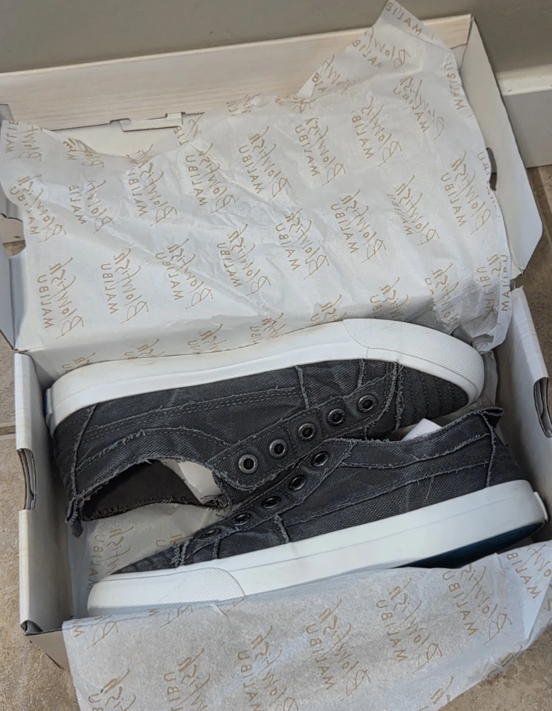 Blowfish Sneakers sz 8 - photo 2
