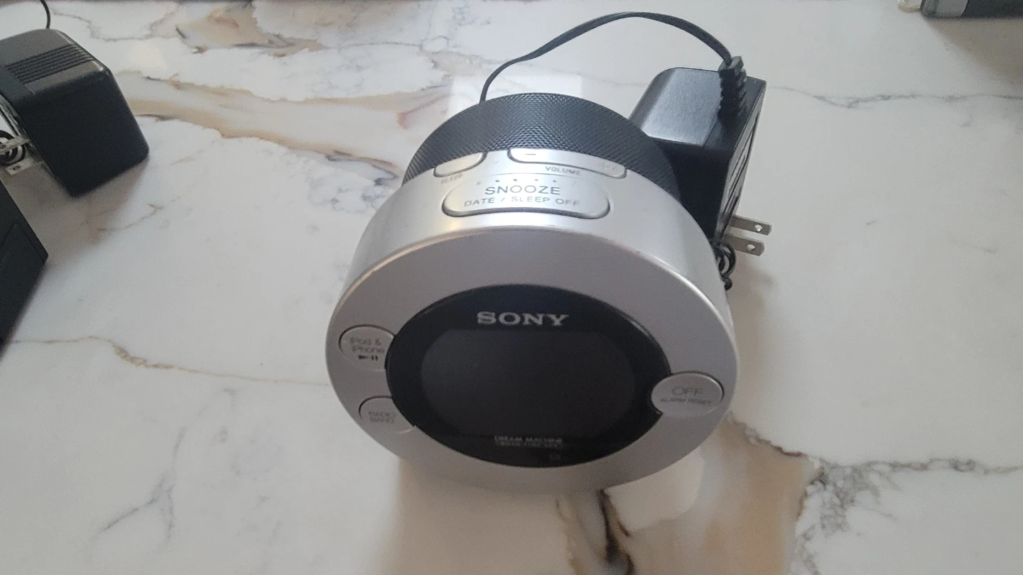 2 Sony Dream Machine iPod Dock Clock Radios - photo 2