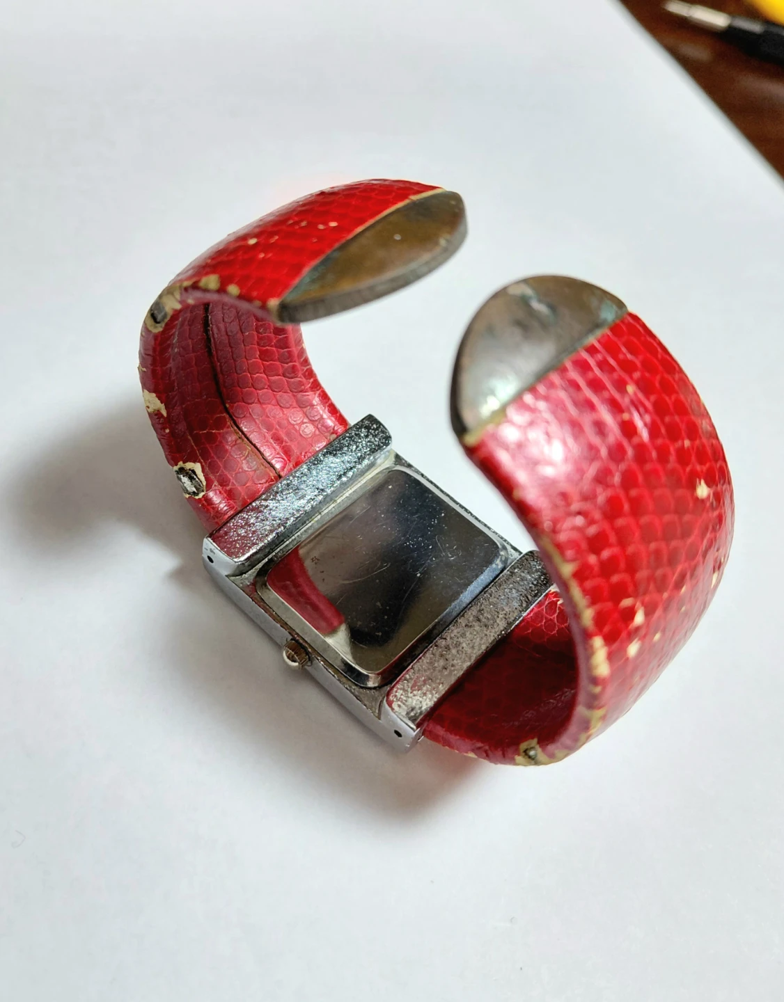 Red Quartz Bracelet Watch - photo 3