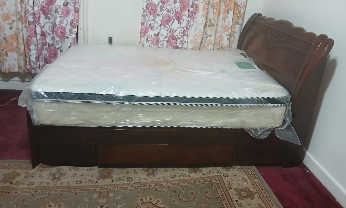 Wooden full size Bed Frame with Mattress 🏈 - photo 3
