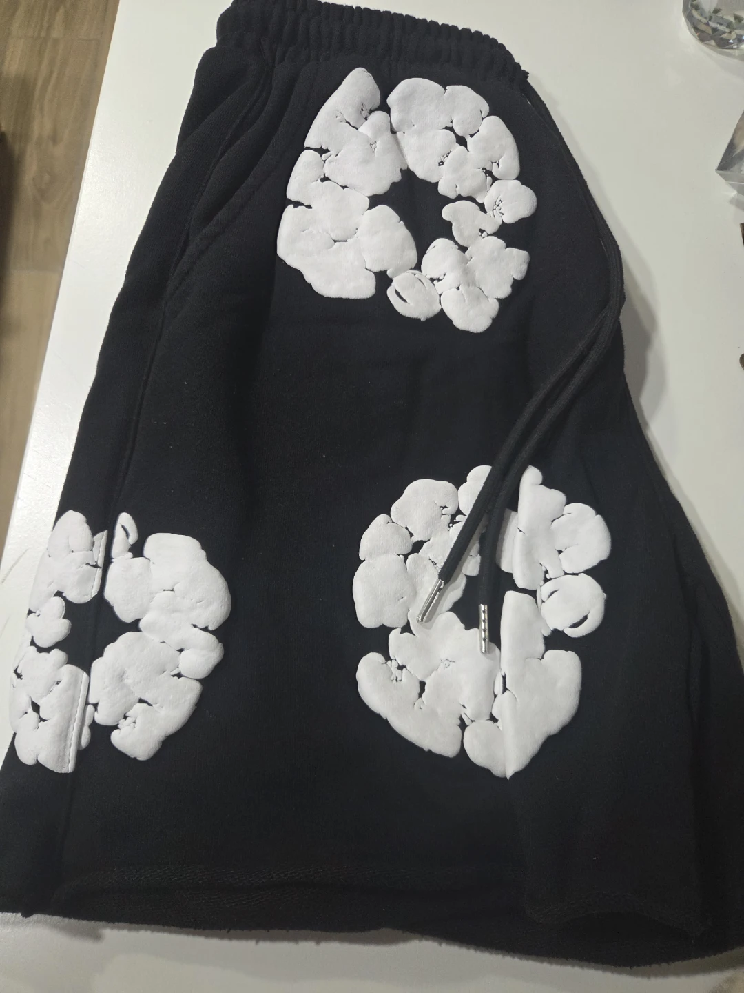 Black shorts with white floral patterns - photo 2