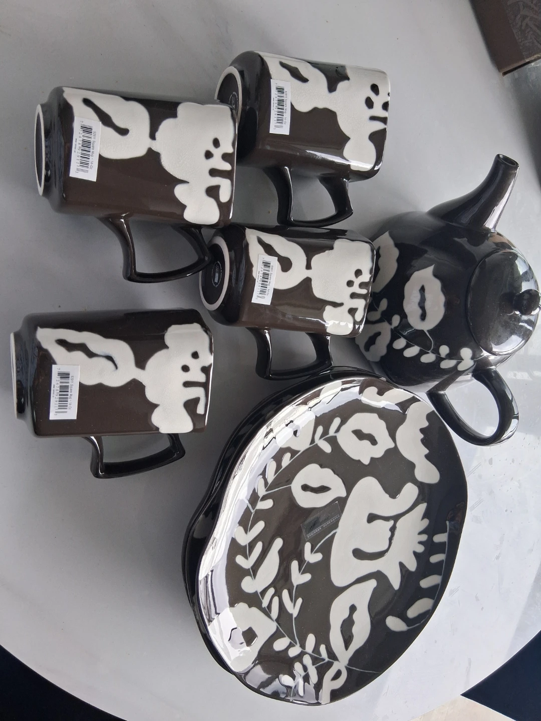 Tabletops Gallery Tea Set with 4 Square Mugs and dinner plates