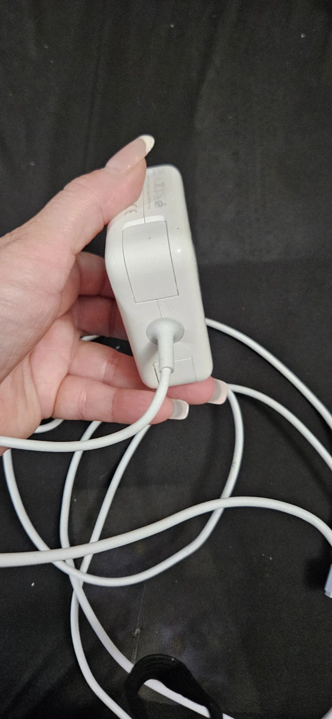 Apple 45W MagSafe 2 Power Adapter - photo 2