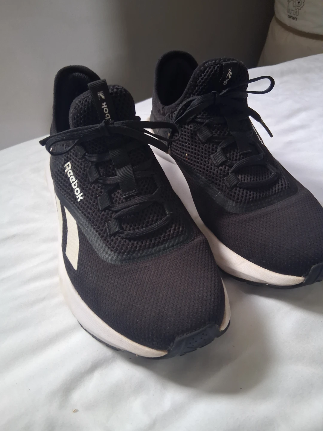 Men's size 7 Reebok running shoes