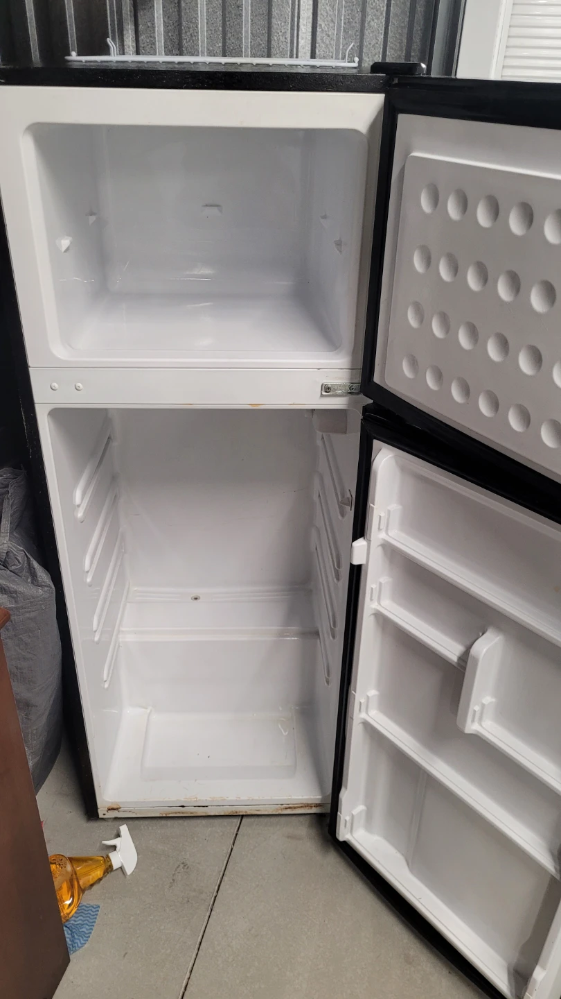 FRIDGE FOR SALE ****ONLY AVAILABLE ON WEEKENDS***