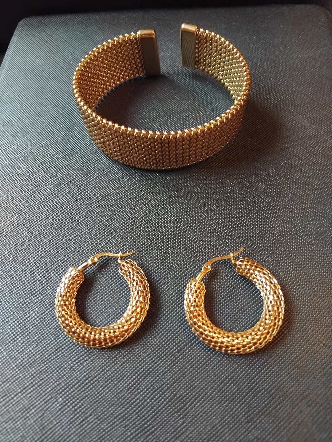 Gold plated mesh bracelet and hoop earring set