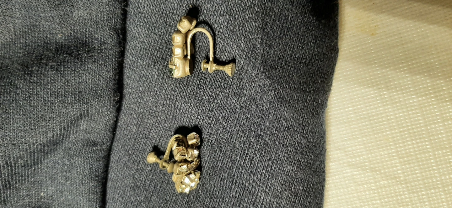 Vintage Silver tone Rhinestone Screwback Earrings - photo 2