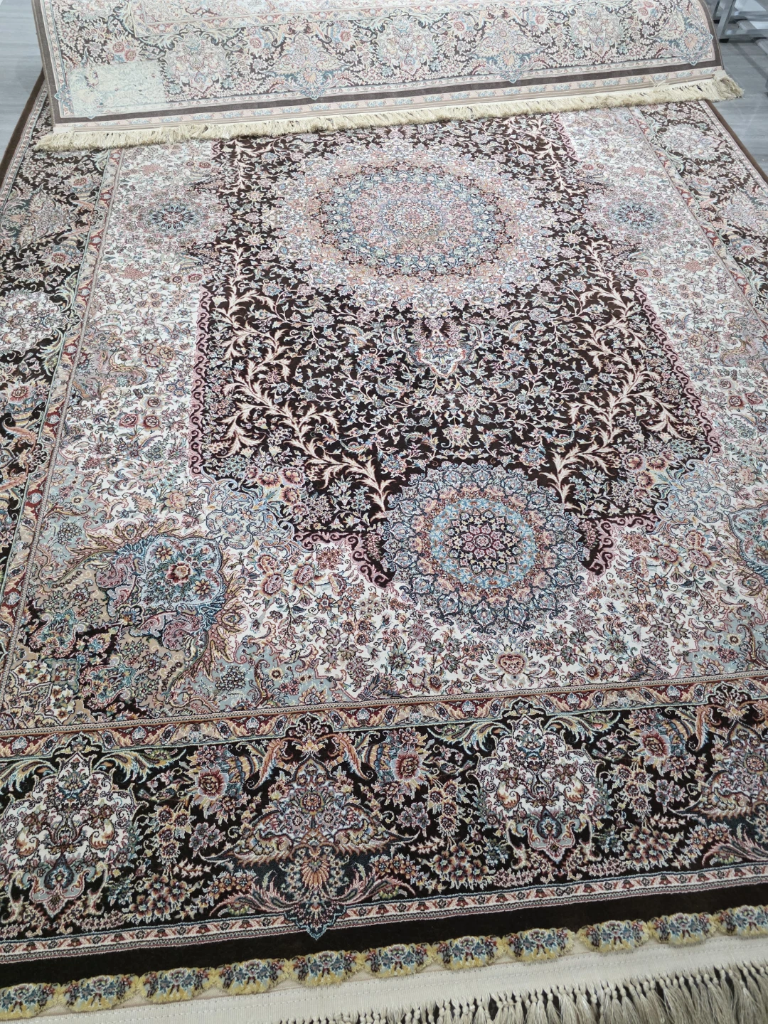 Traditional Persian-style rug - photo 5