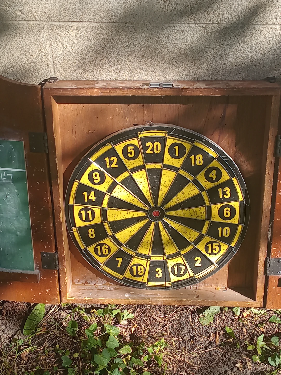 Kings Head Pub Dartboard Cabinet