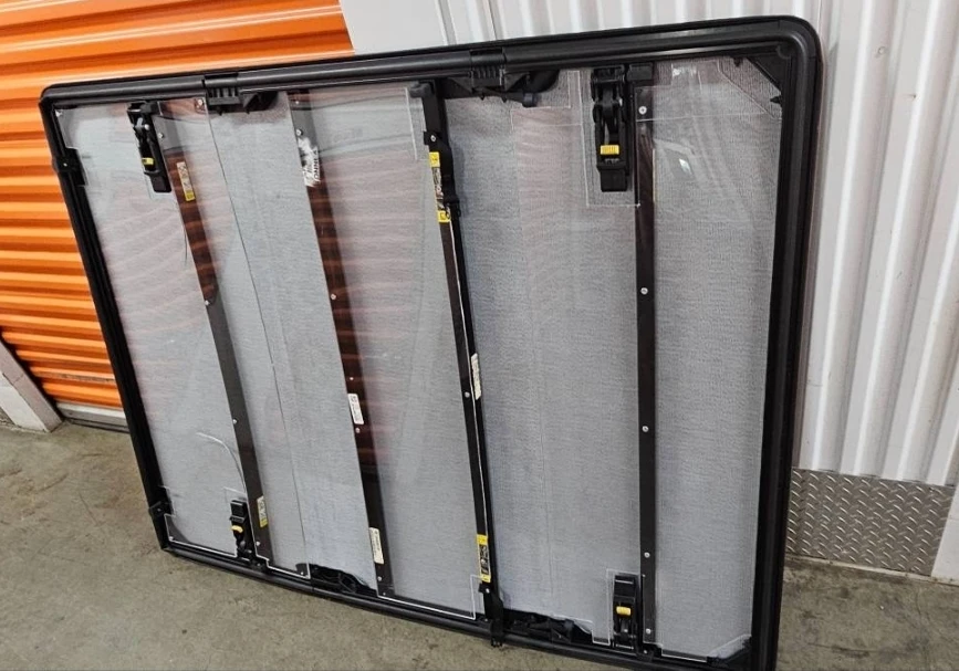 Factory Mopar tonneau cover 6.3 ft. box in excellent condition - photo 3