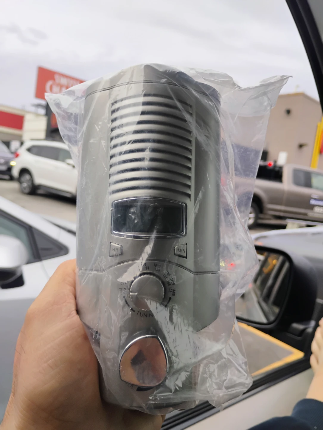 AM/FM SHOWER SILVER RADIO W/ CLOCK