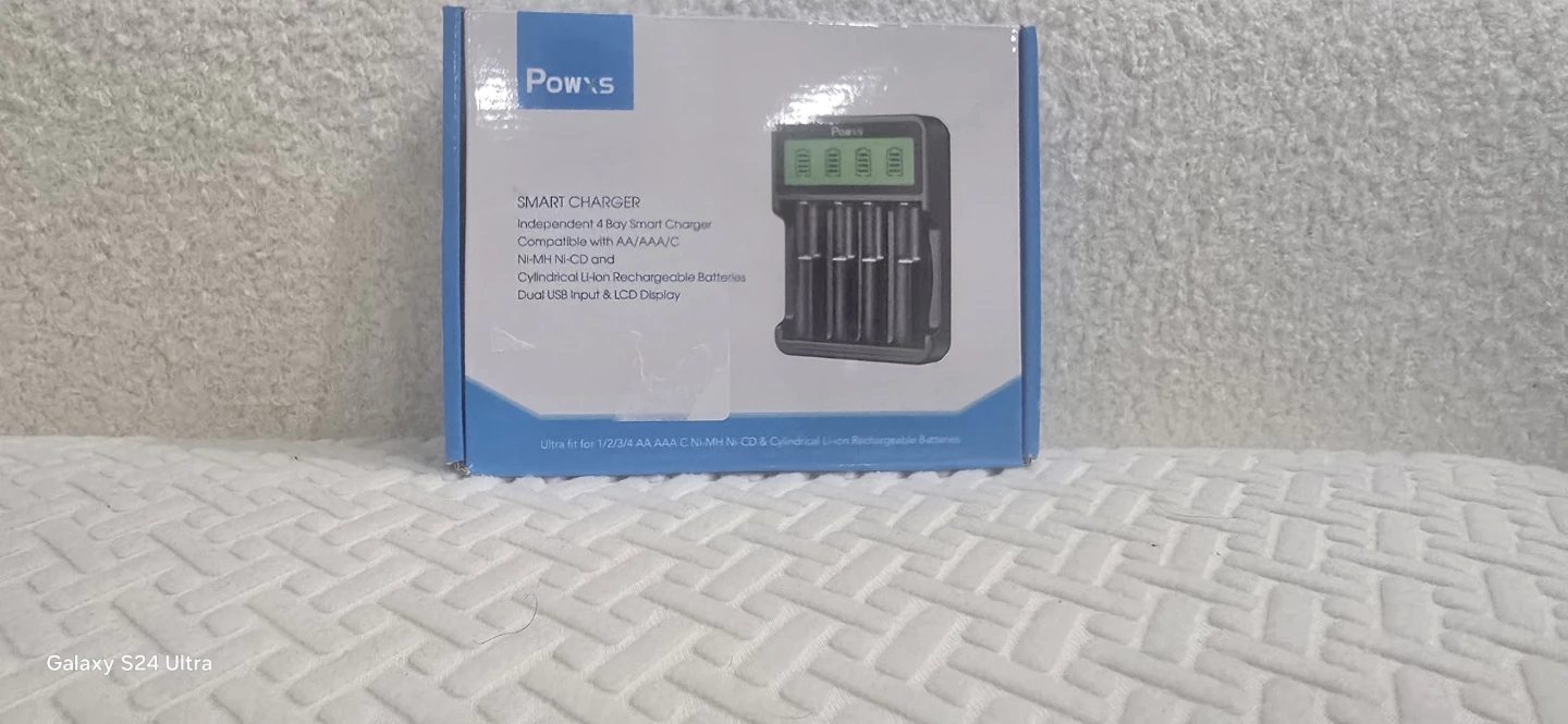 Powxs 4-Bay Smart Battery Charger - photo 3