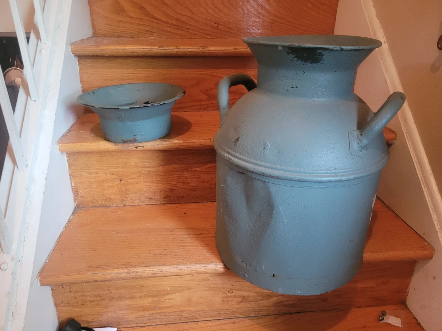 vintage painted metal 1/2 can milk can - photo 2