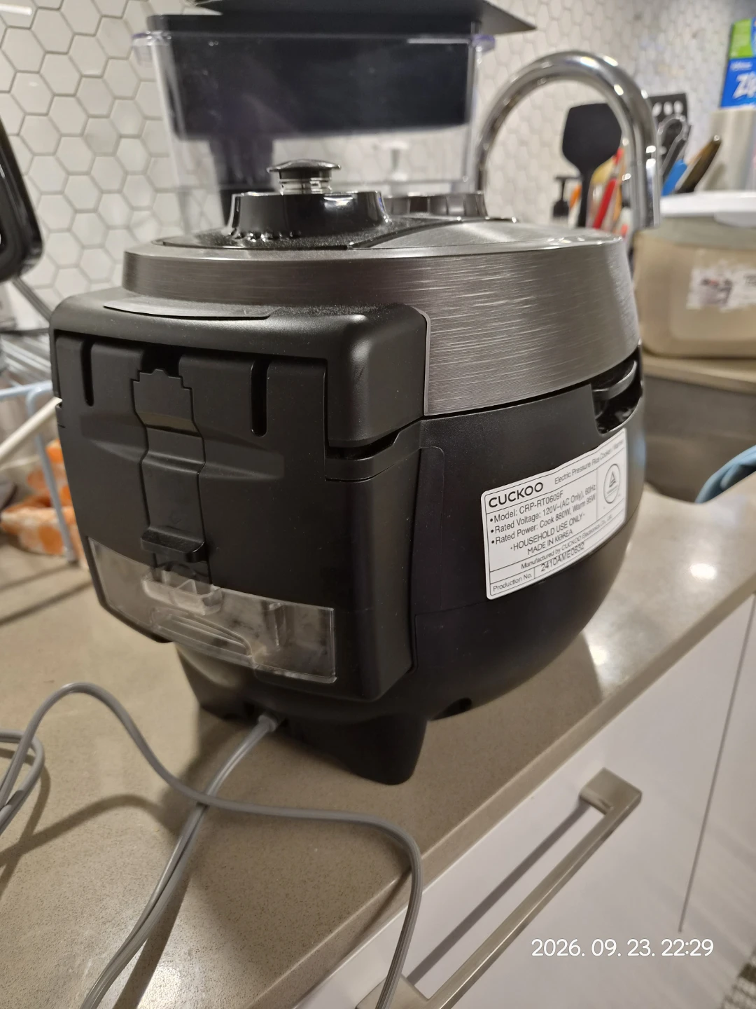 Cuckoo CRP-RT0609F Electric Pressure Rice Cooker - photo 2