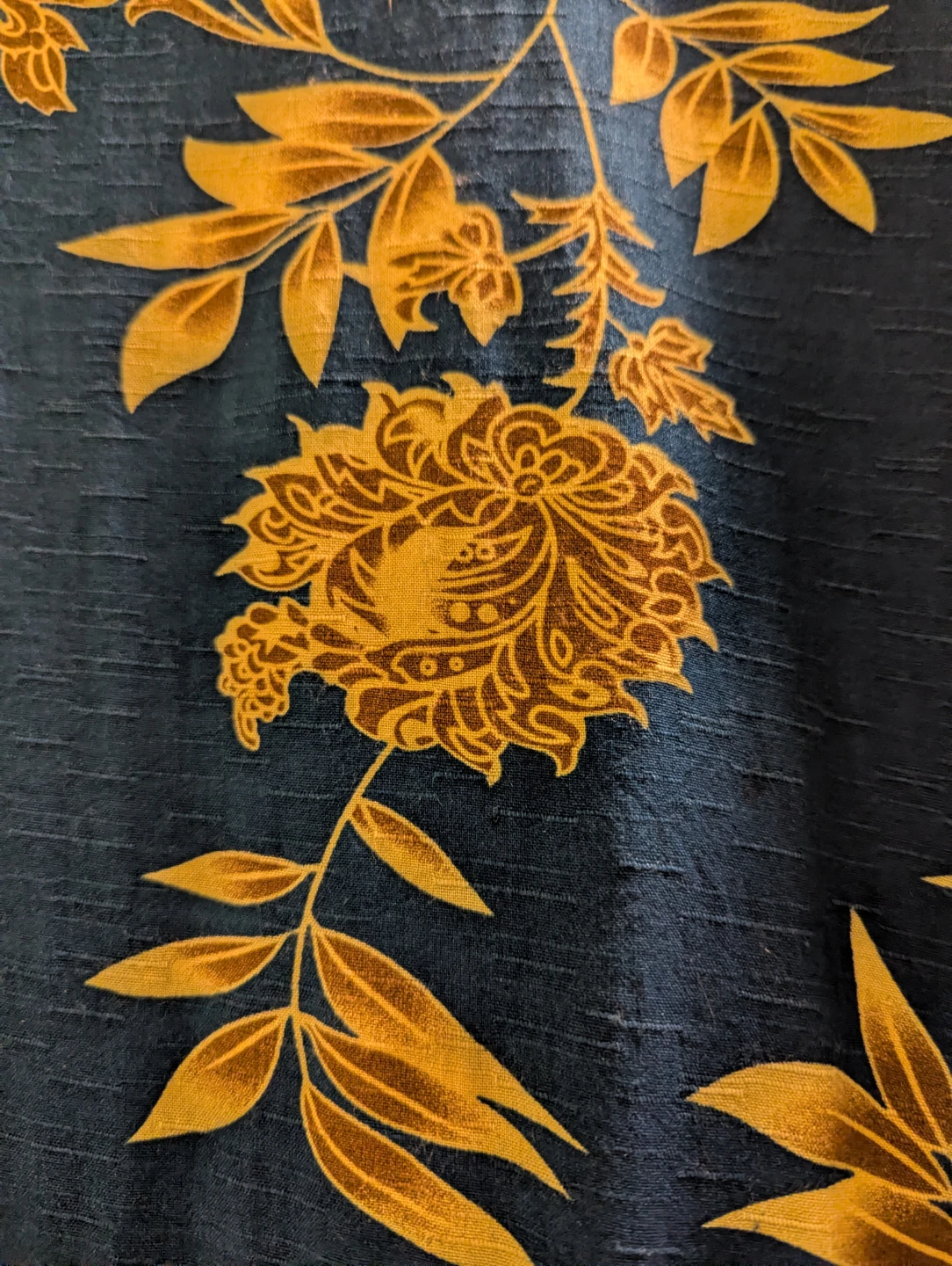 Vintage Hawaiian T-Shirt! 🍍