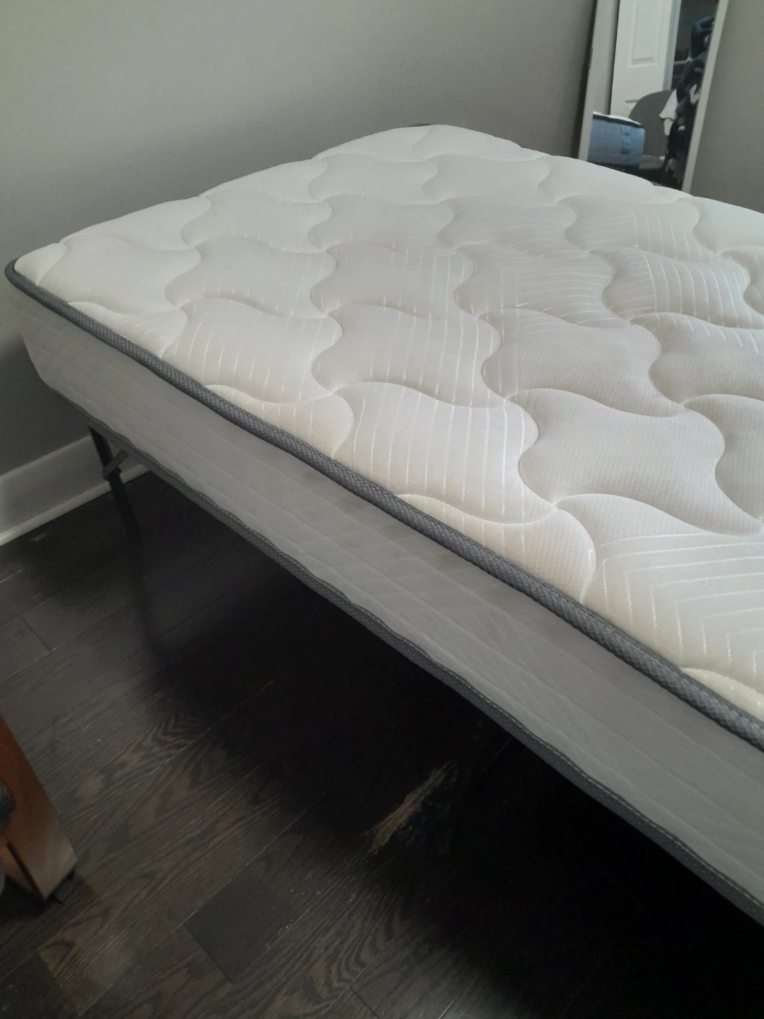 Single mattress/foldinng metal bed - photo 2