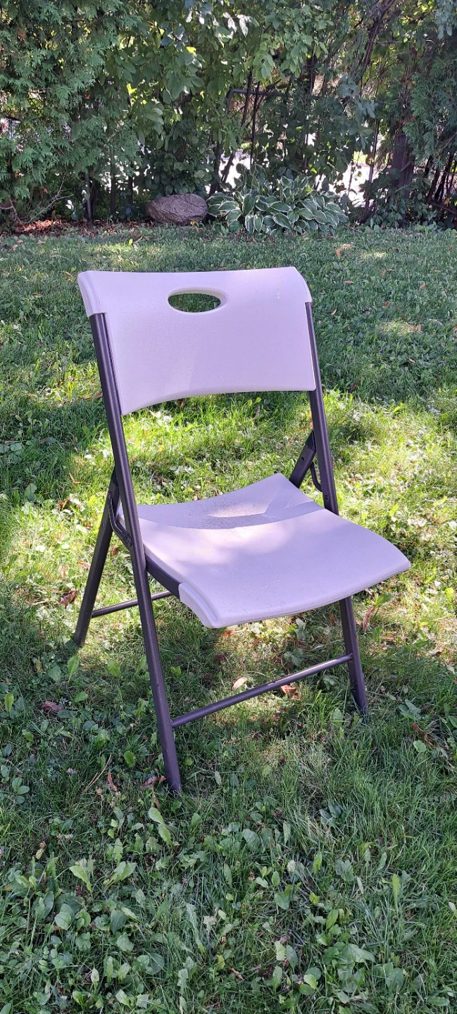 FREE: 1 dresser and 2 chairs - photo 5