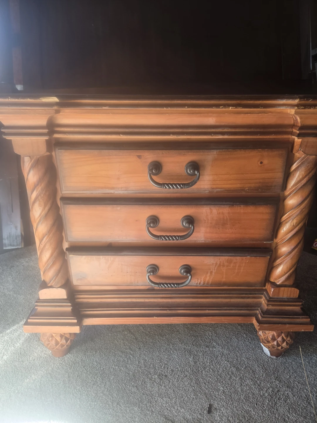 Solid Wood 3-Drawer Nightstand damage  top but can be fixed