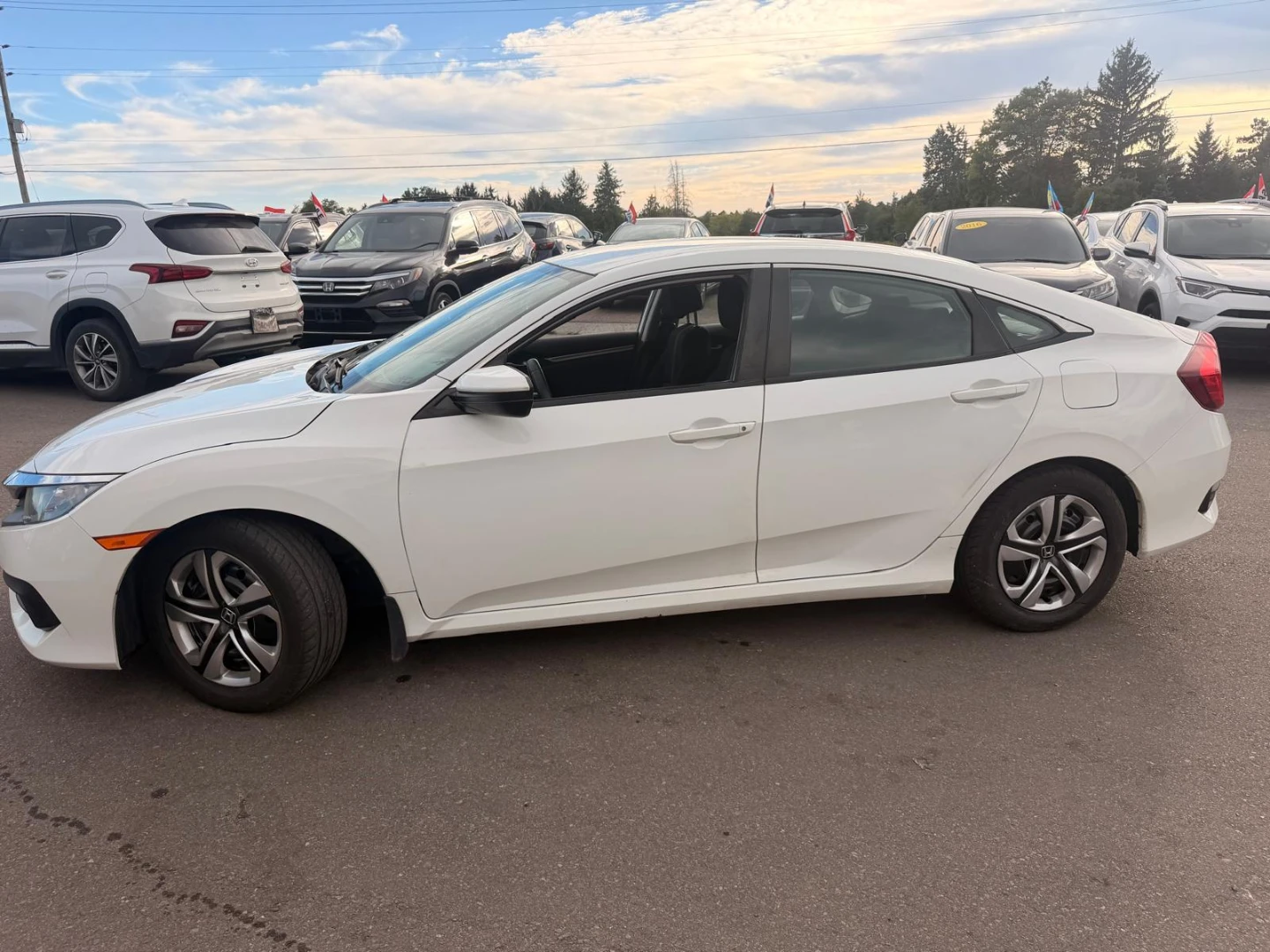 White Honda Civic Sedan, 193,993KM - photo 5