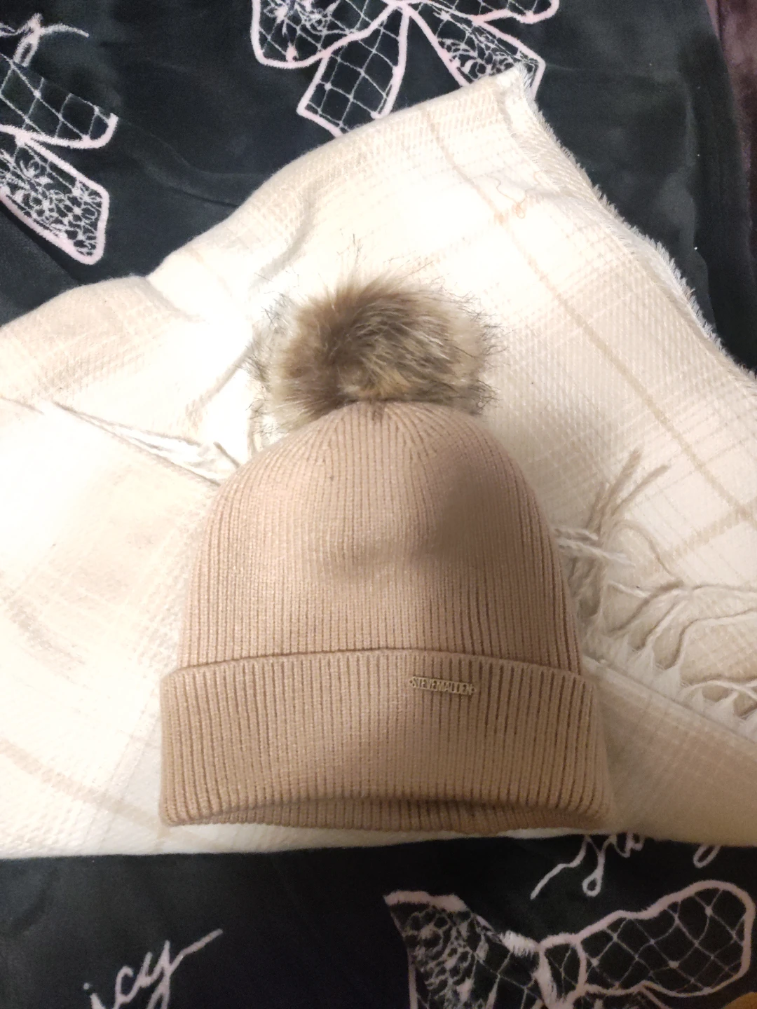 Steve Madden Beanie and Scarf Set - photo 2