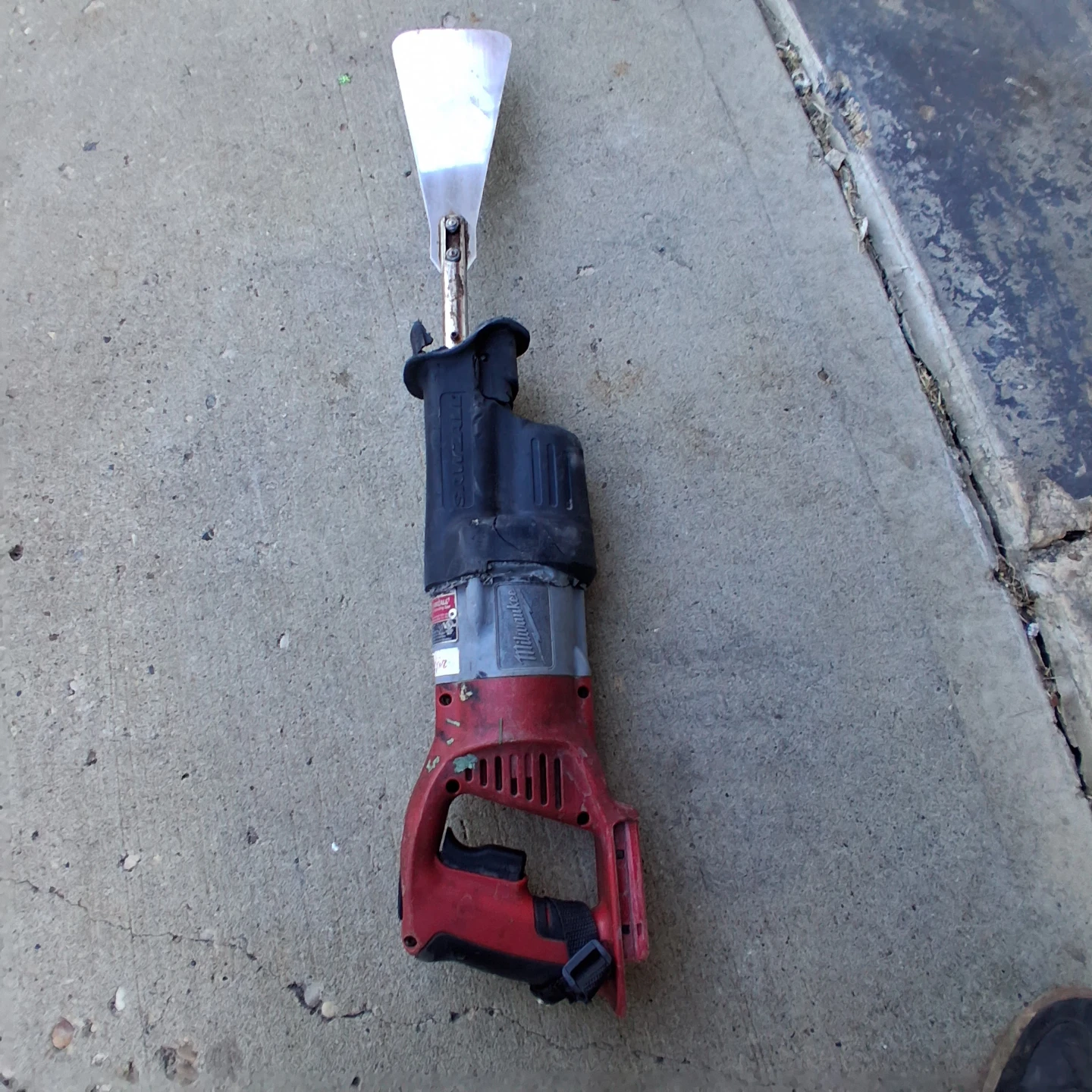 Milwaukee Sawzall Reciprocating Saw with Scraper Blade - photo 2