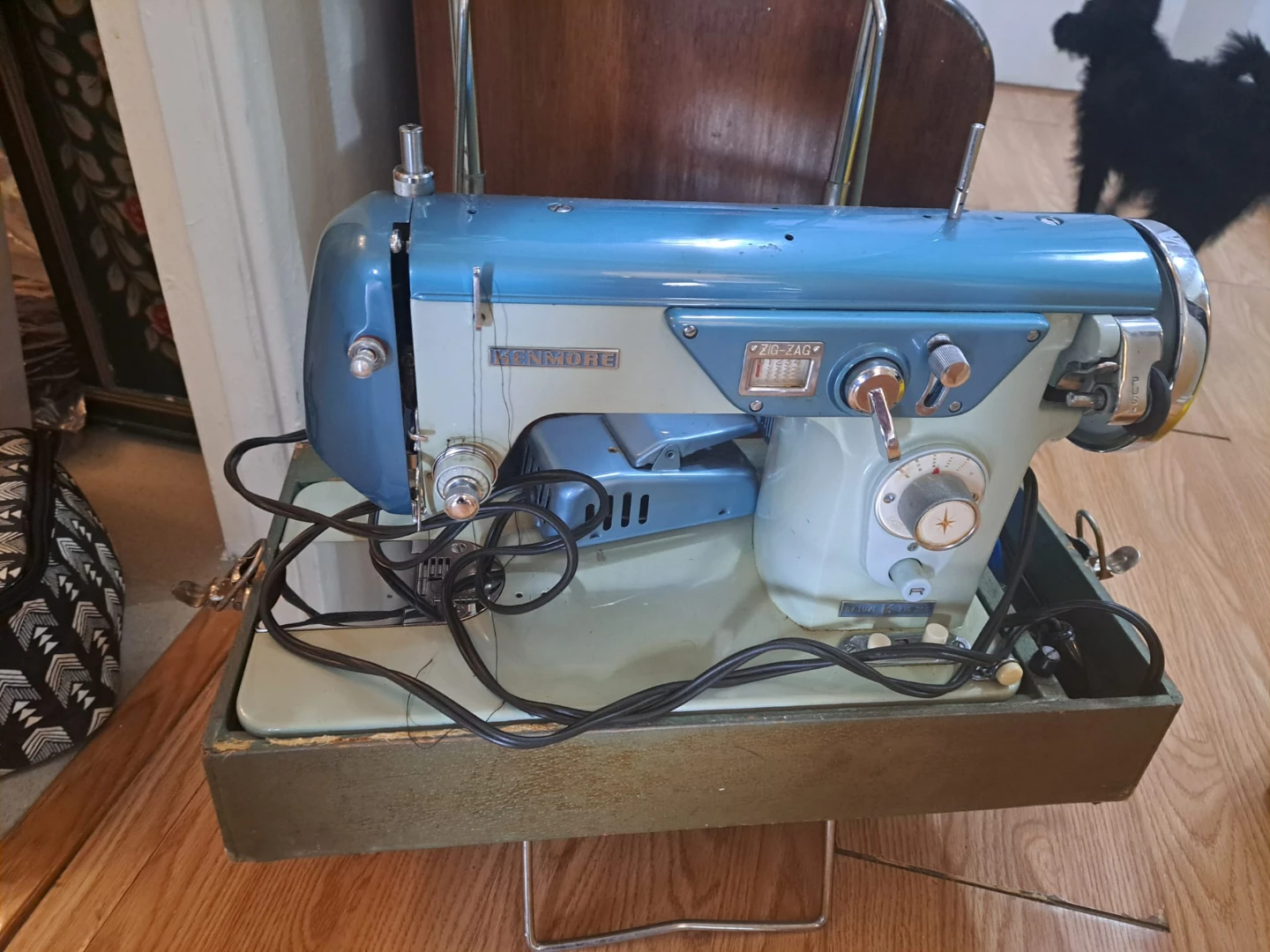 Vintage Kenmore Zig-Zag Sewing Machine - photo 2