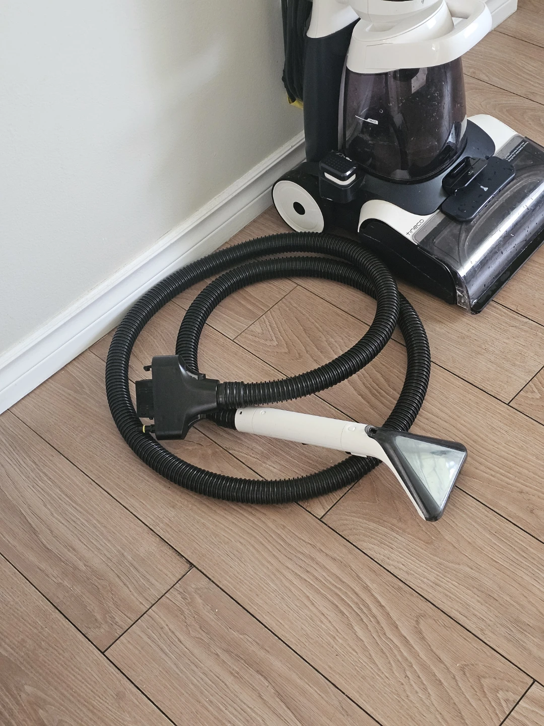 Tineco Wet Dry Carpet Cleaner - photo 4