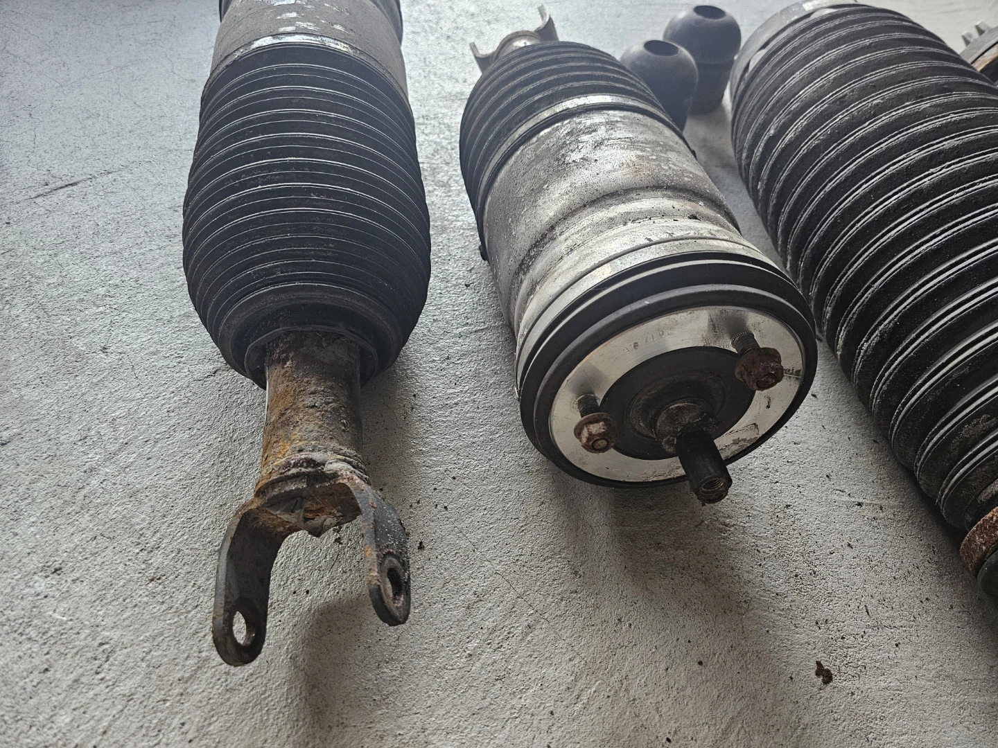 Used Air Suspension Struts and Bump Stops - photo 4