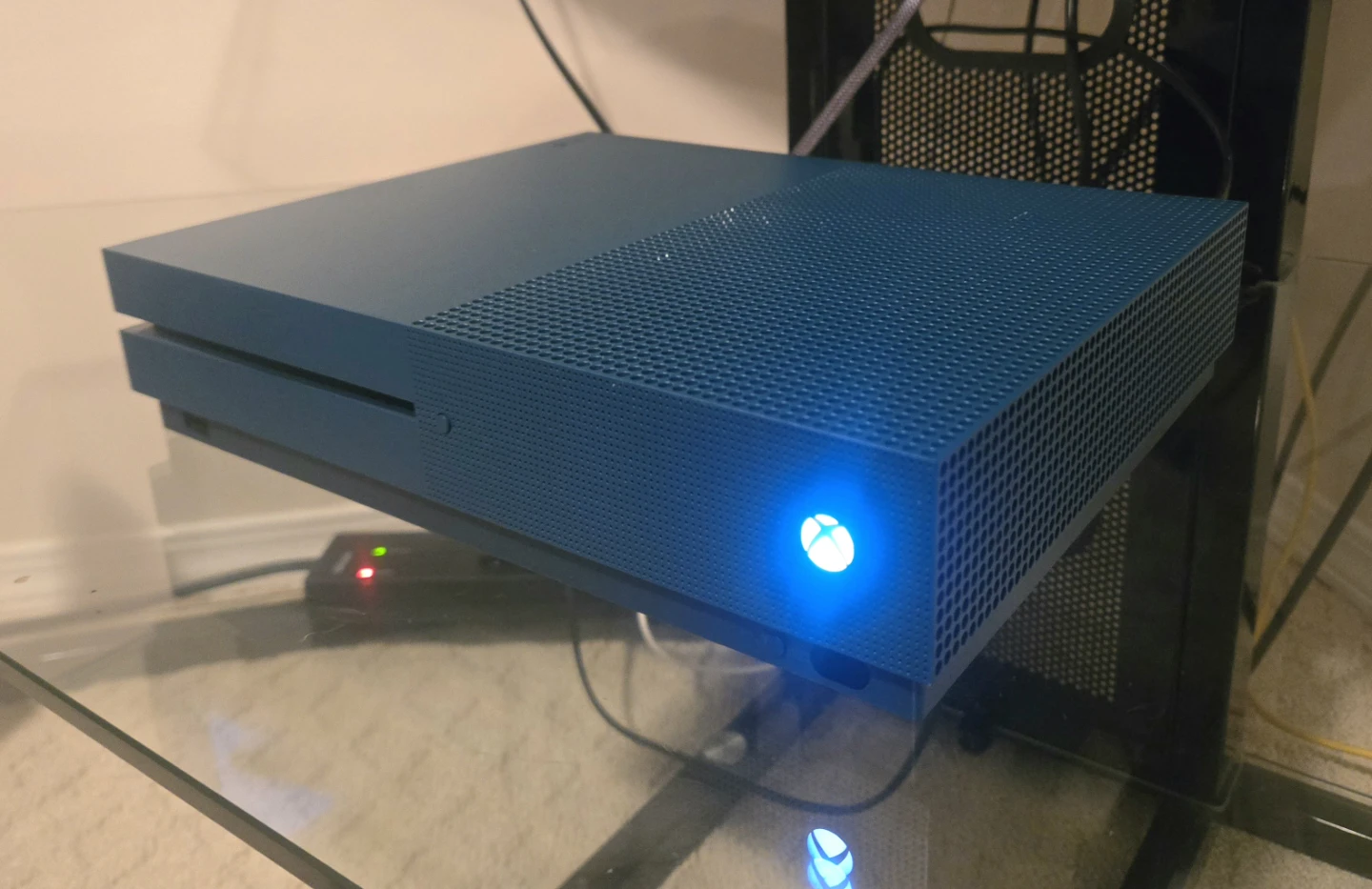 Xbox One S 500GB Deep Blue Special Edition + Skyrim - photo 3