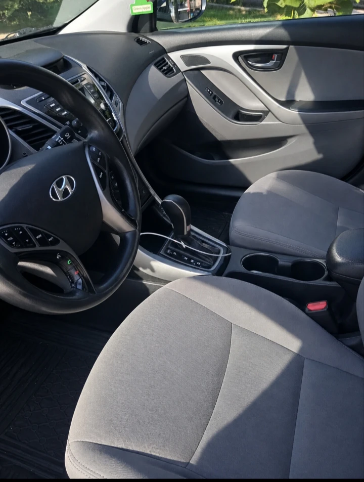 Hyundai Elantra - photo 3