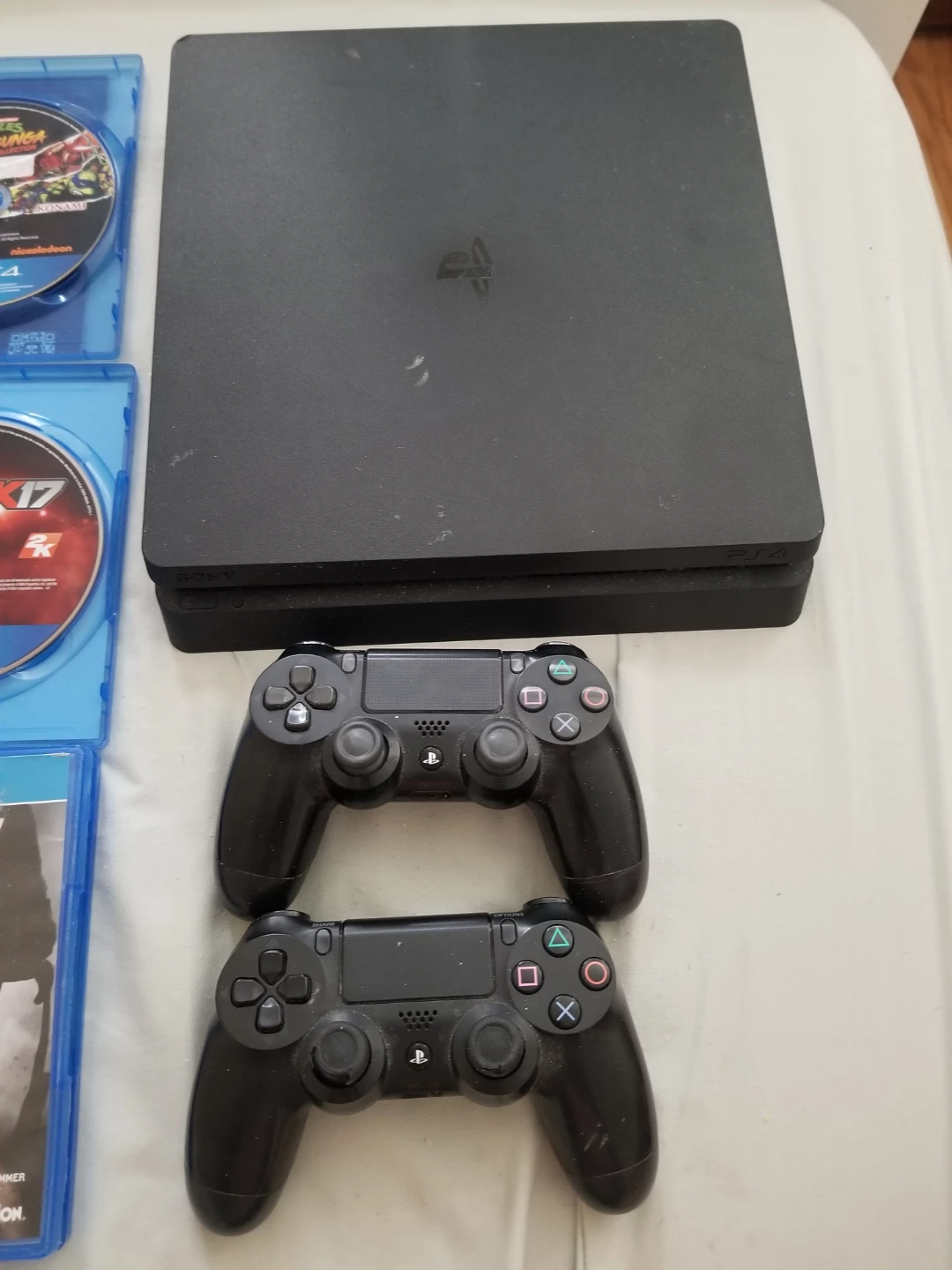 PS4 Console Bundle with 2 Controllers & 7 Games - photo 3