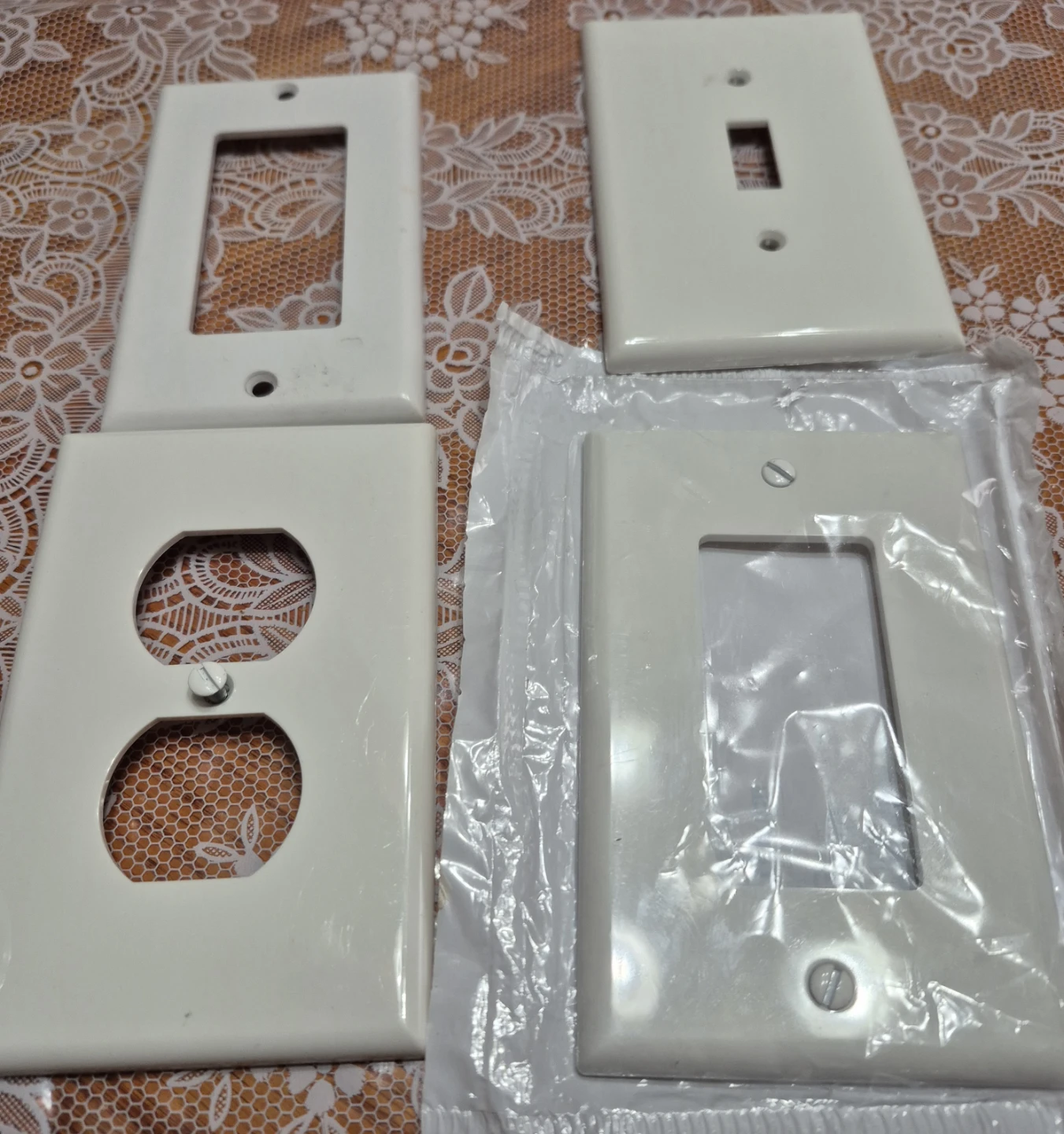4Assorted White Wall Plate Covers one new - photo 3