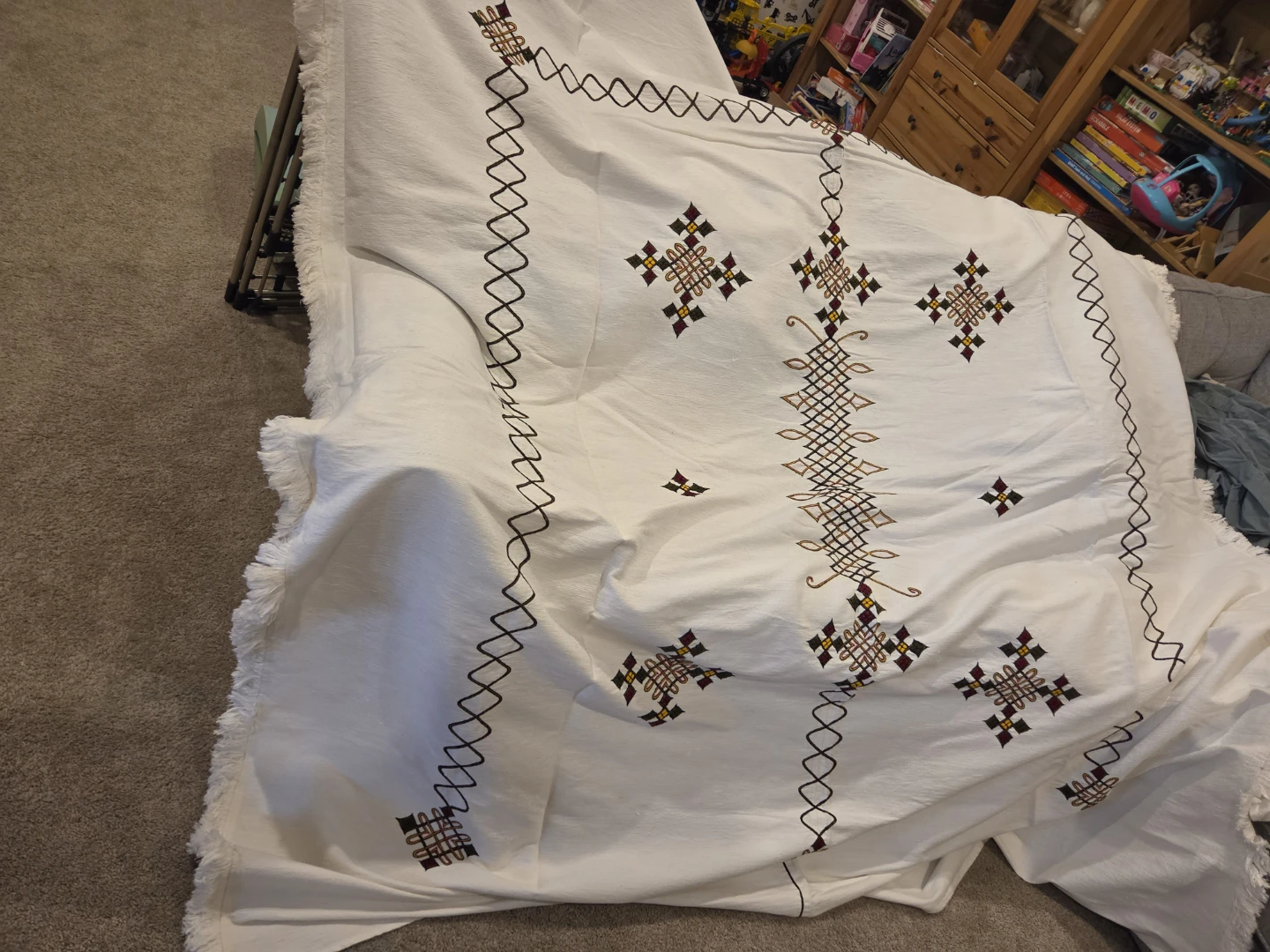 White Embroidered king size bed  blanket and pillow cases - photo 3