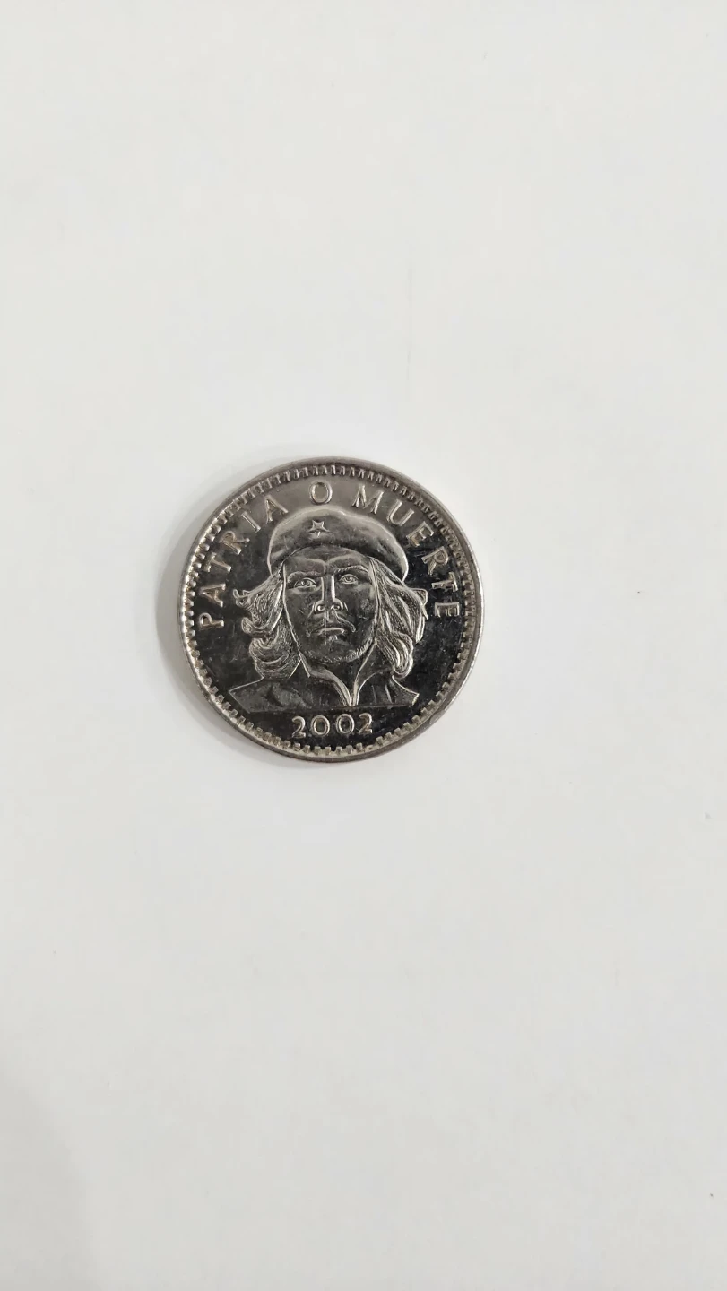 Monday de 3 pesos cubanos con el rostro de Che Guevara.